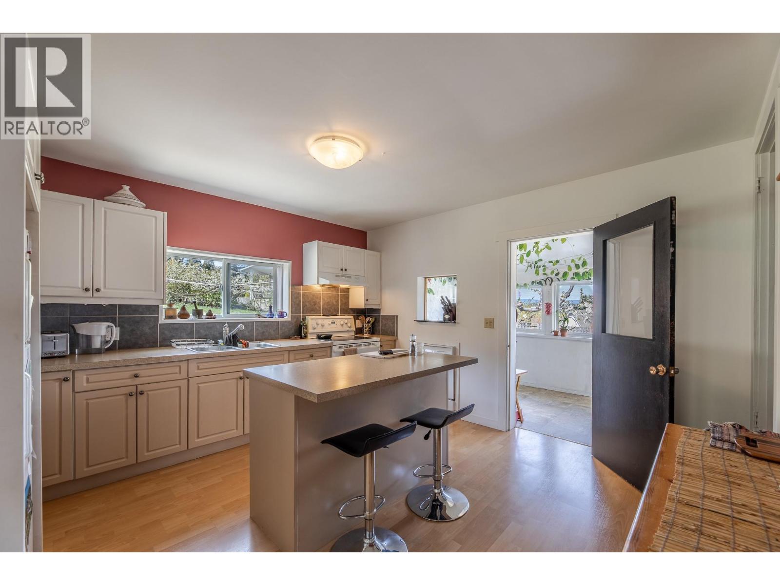 12009 Giants Head Road, Summerland