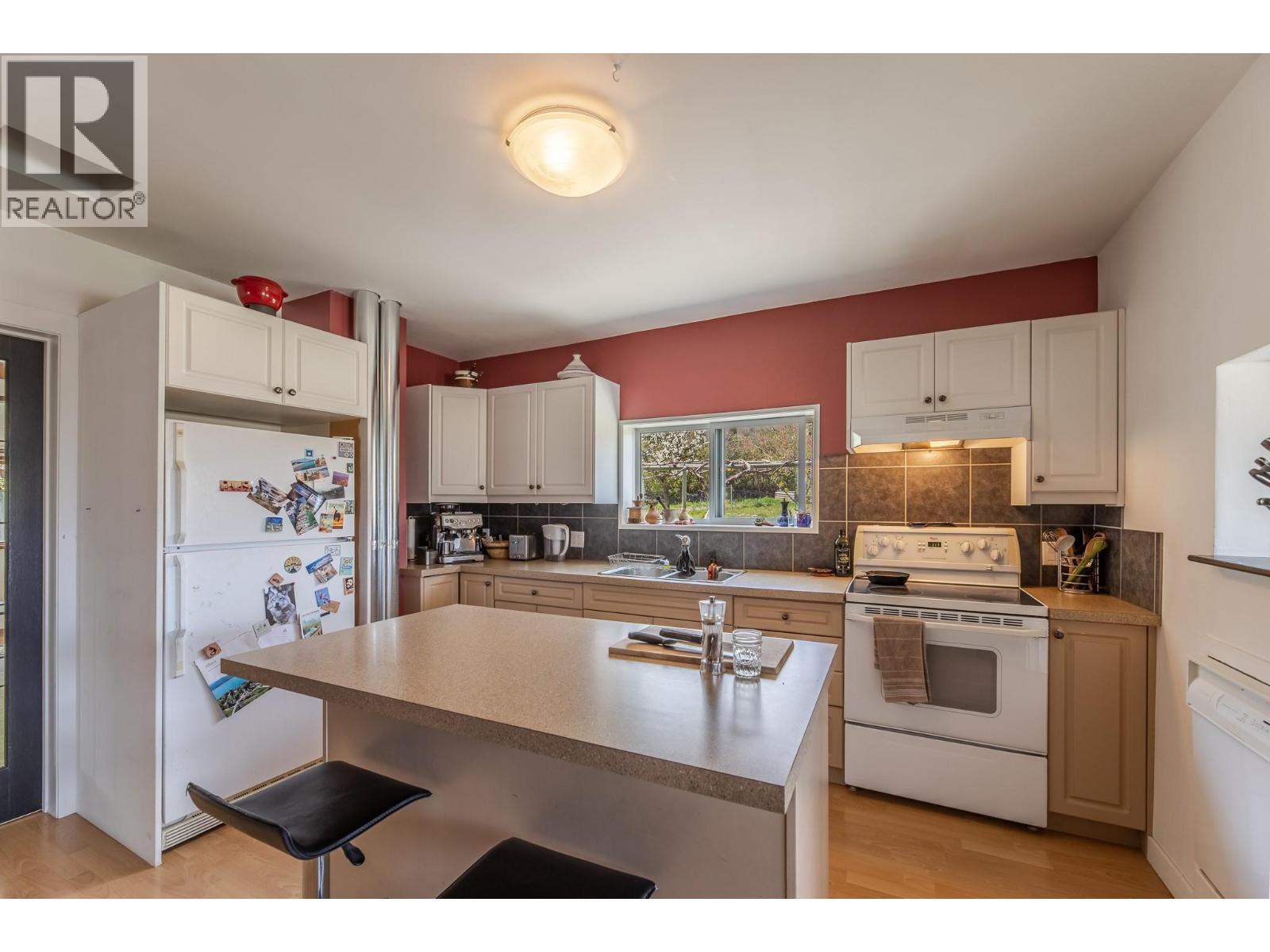 12009 Giants Head Road, Summerland