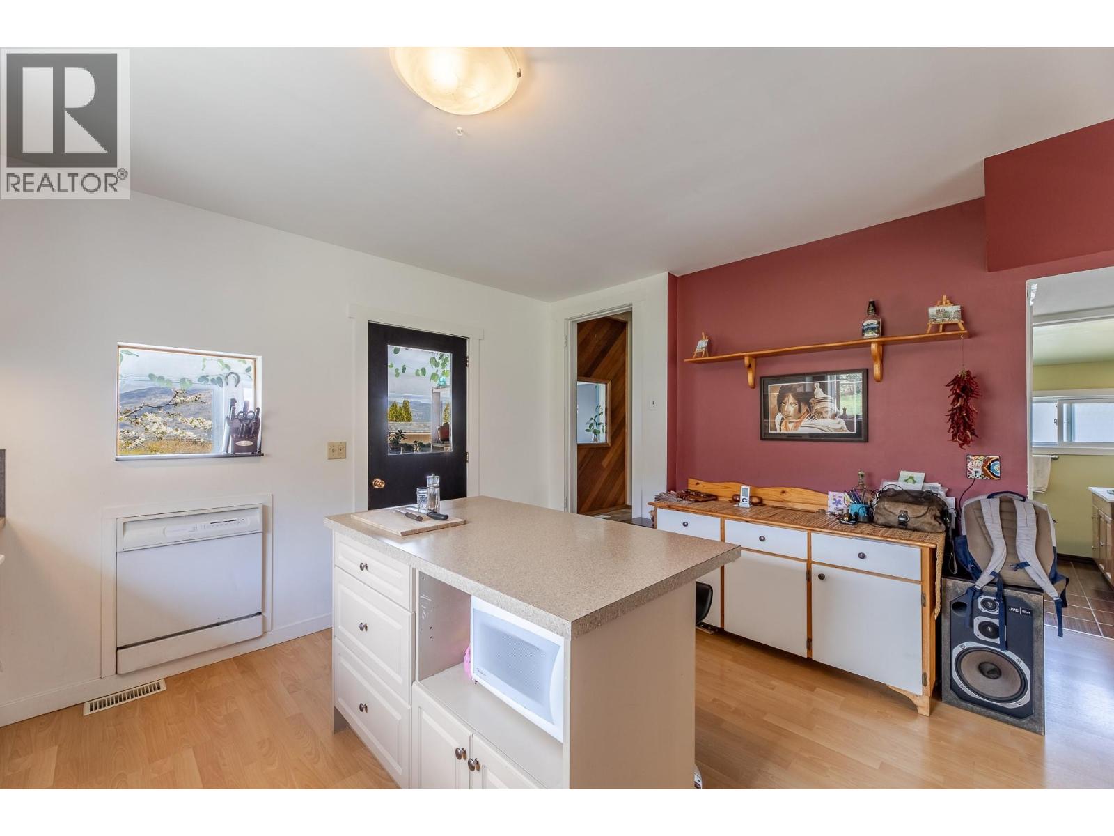 12009 Giants Head Road, Summerland