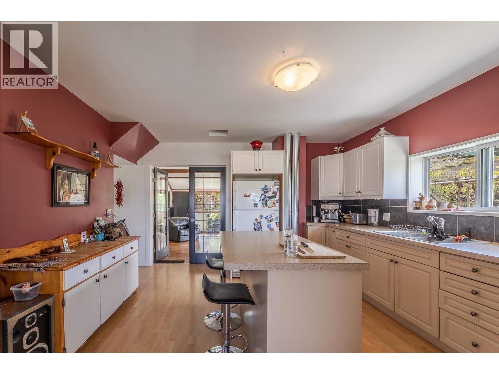 12009 Giants Head Road, Summerland