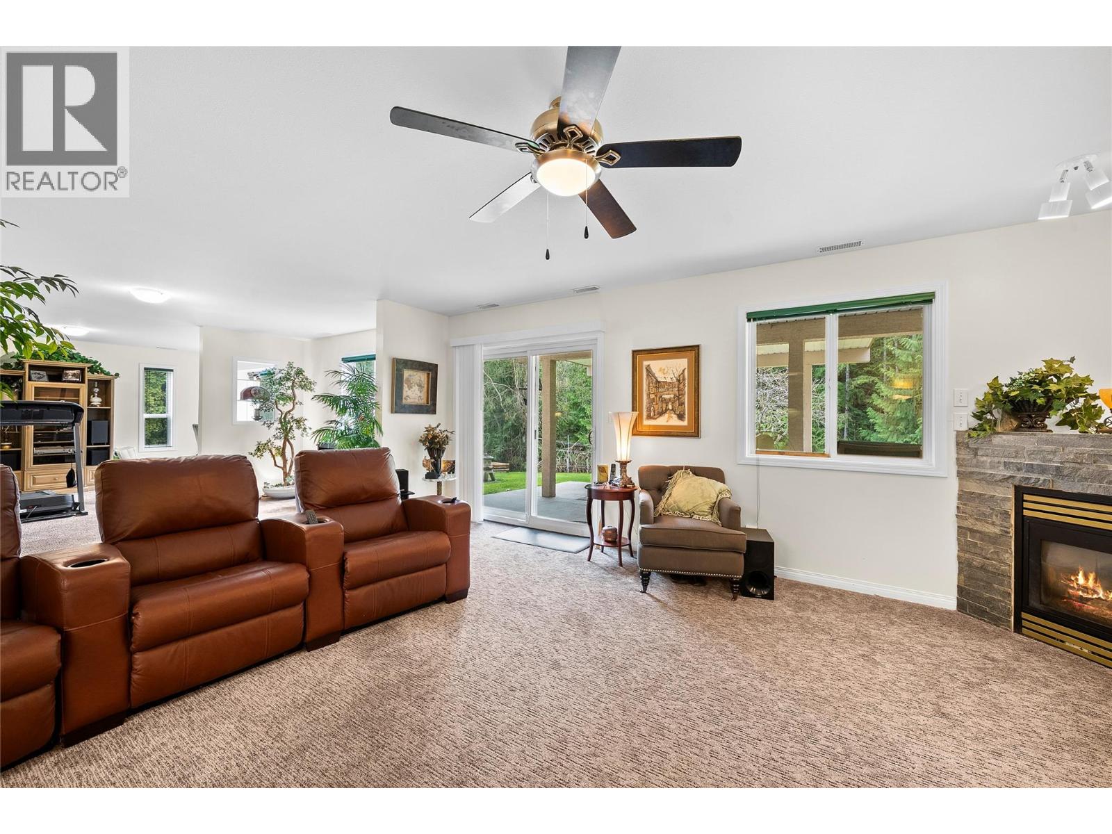  2524 Parkdale Place, Blind Bay