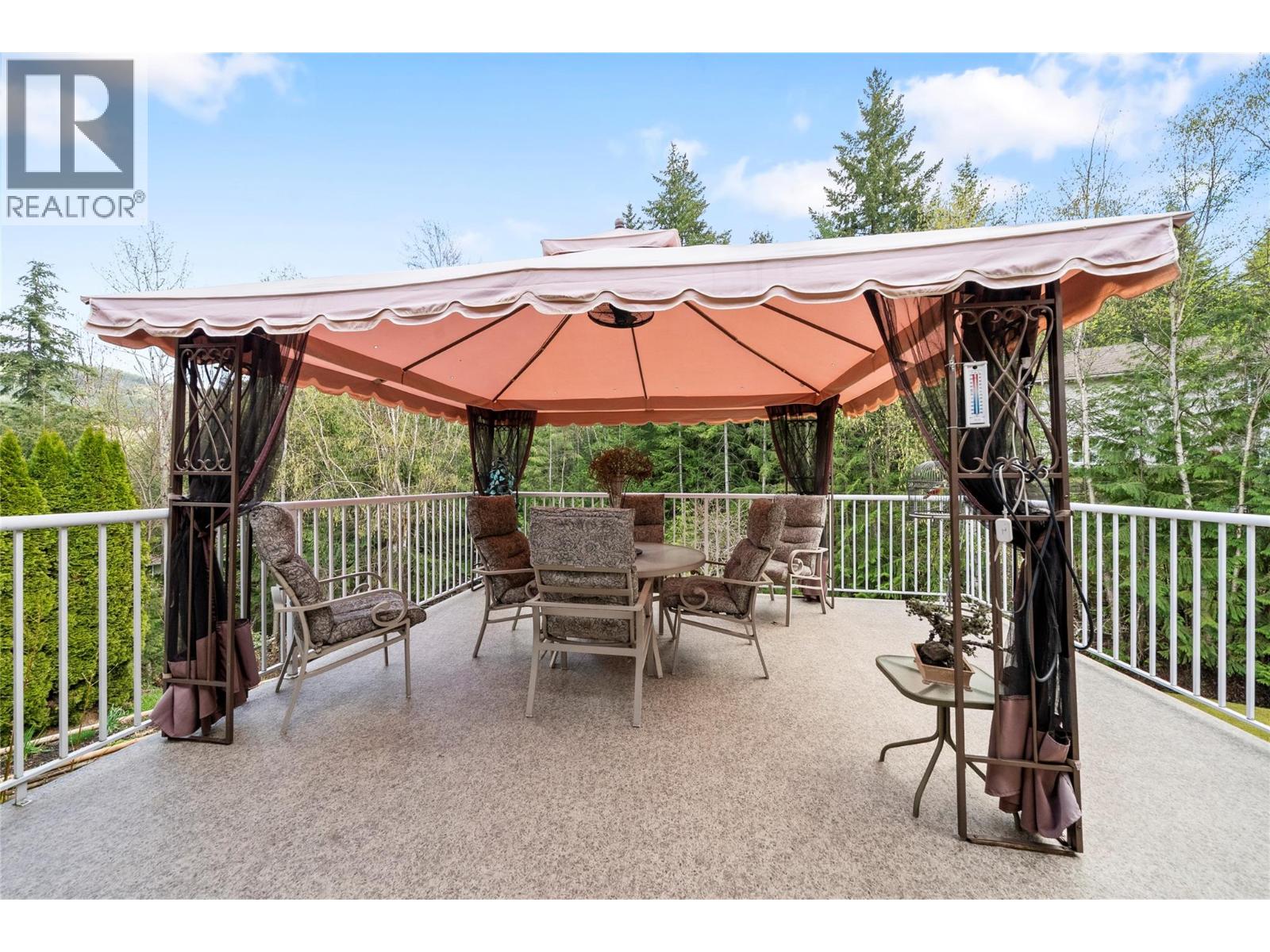  2524 Parkdale Place, Blind Bay