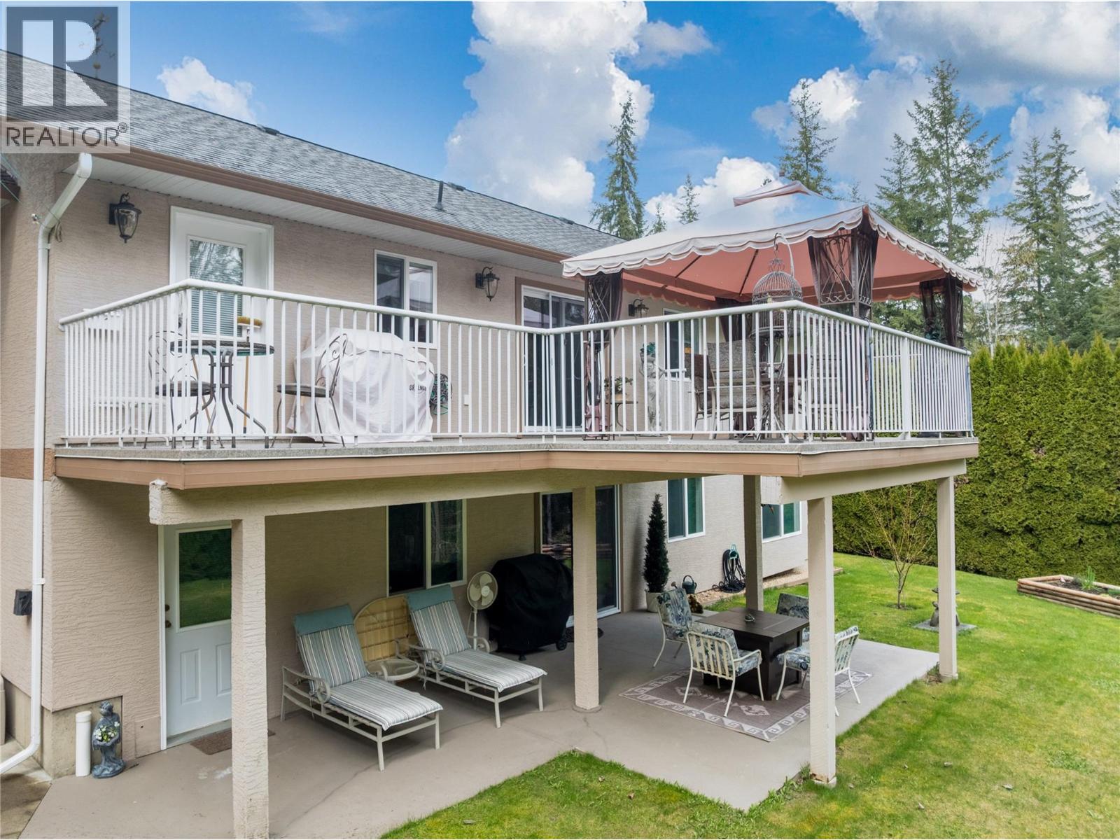  2524 Parkdale Place, Blind Bay