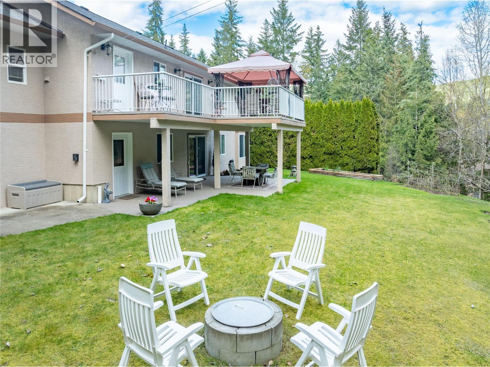  2524 Parkdale Place, Blind Bay