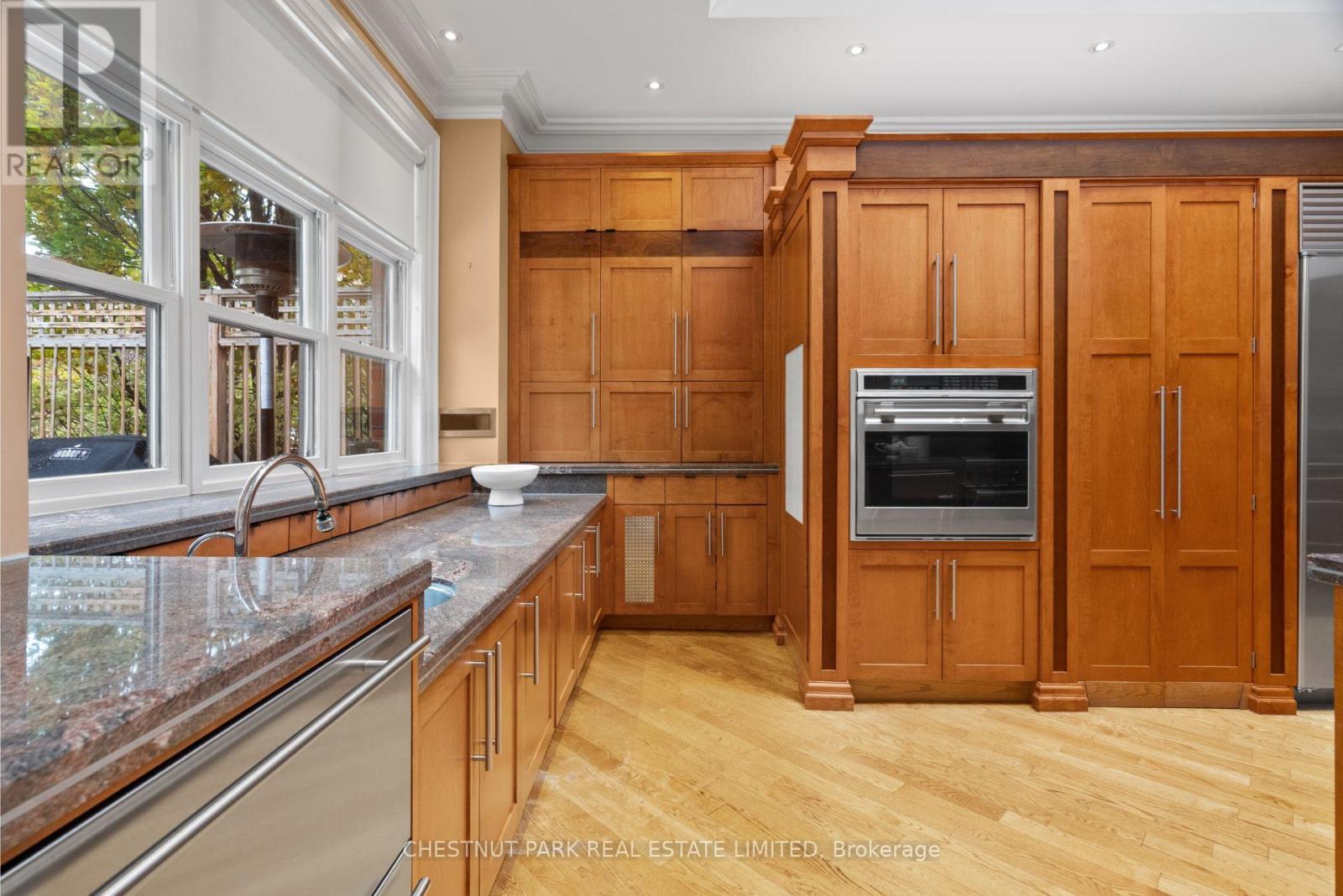 46 LOWTHER AVENUE - 14