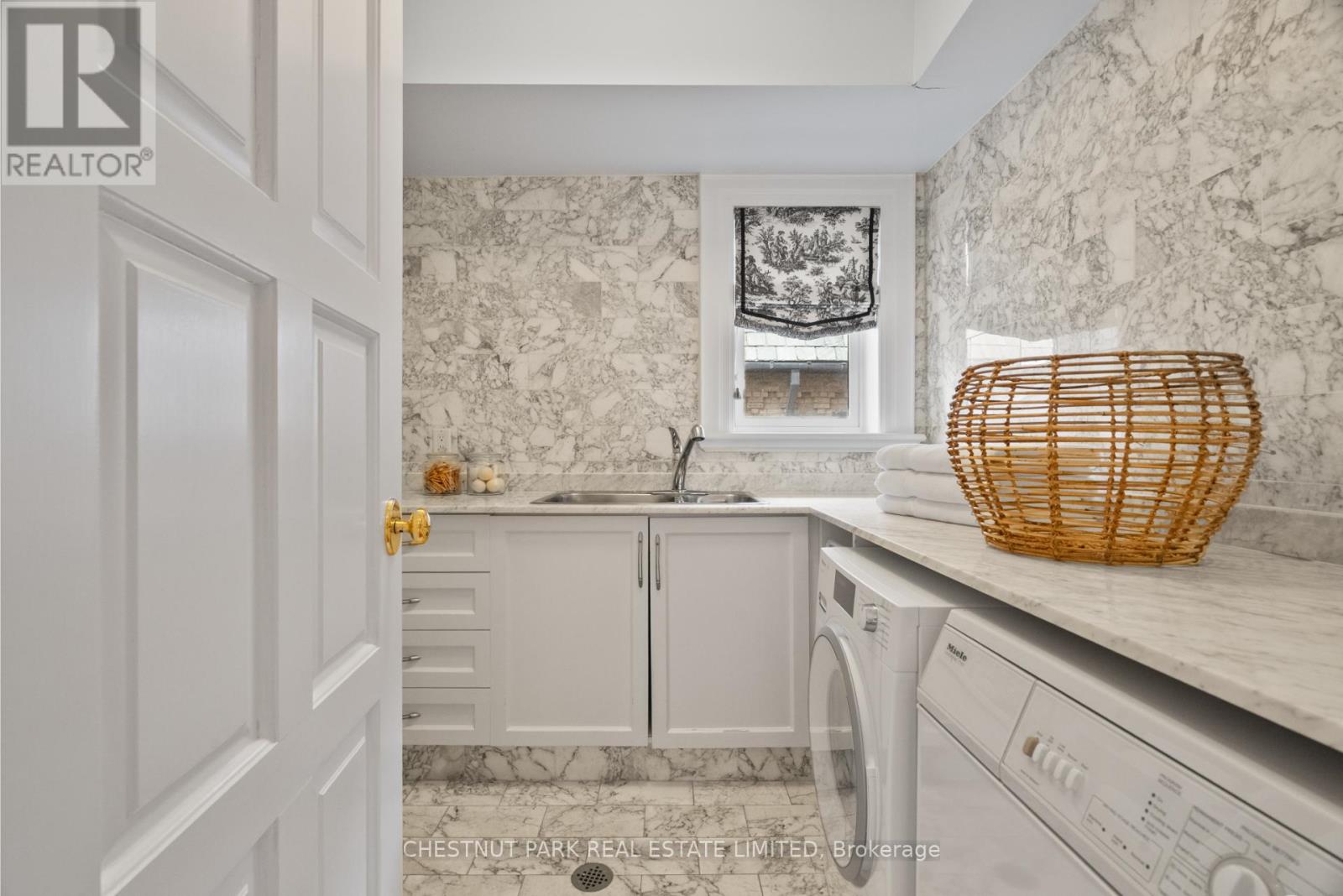 46 LOWTHER AVENUE - 26