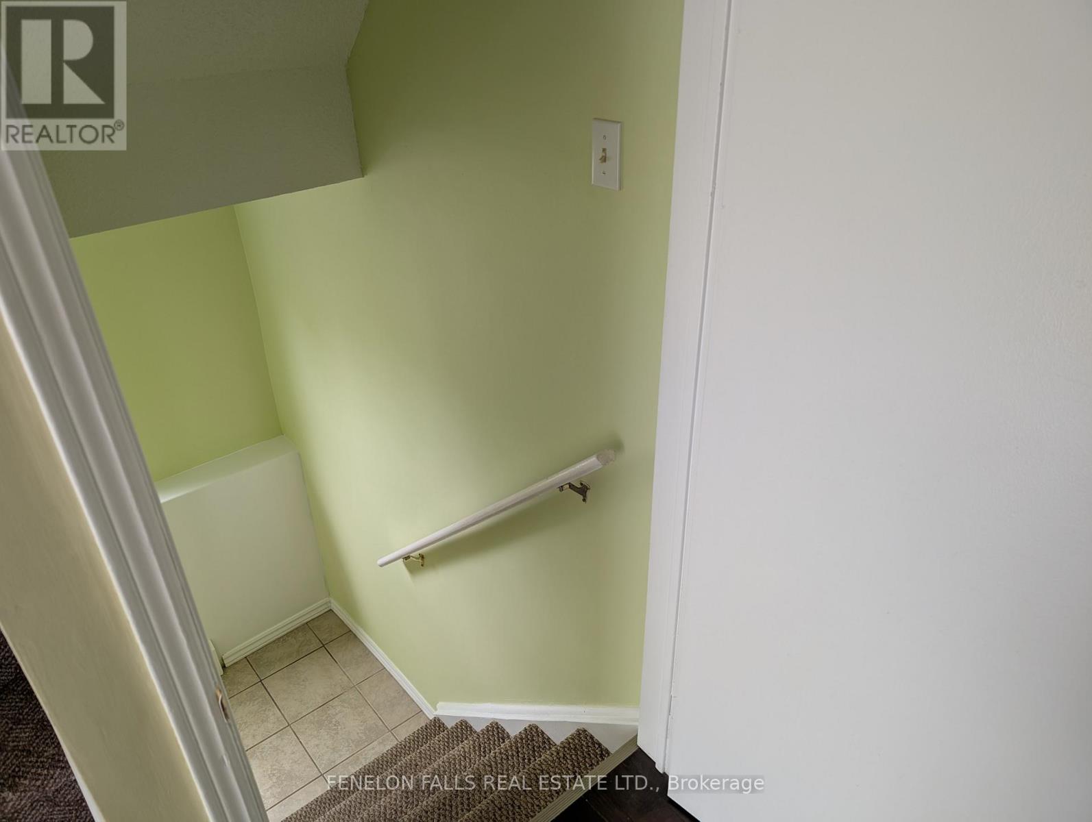 180 ORCHARD PARK ROAD — photo 7