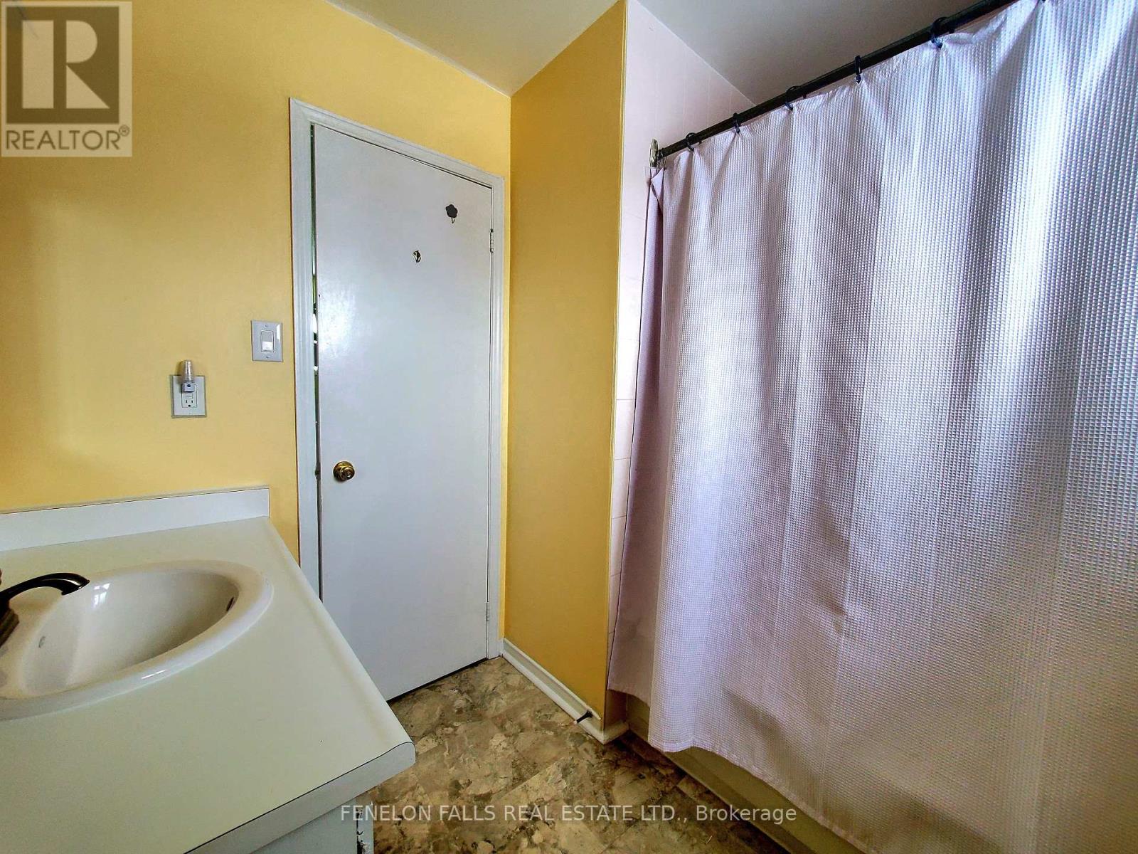 180 ORCHARD PARK ROAD — photo 13