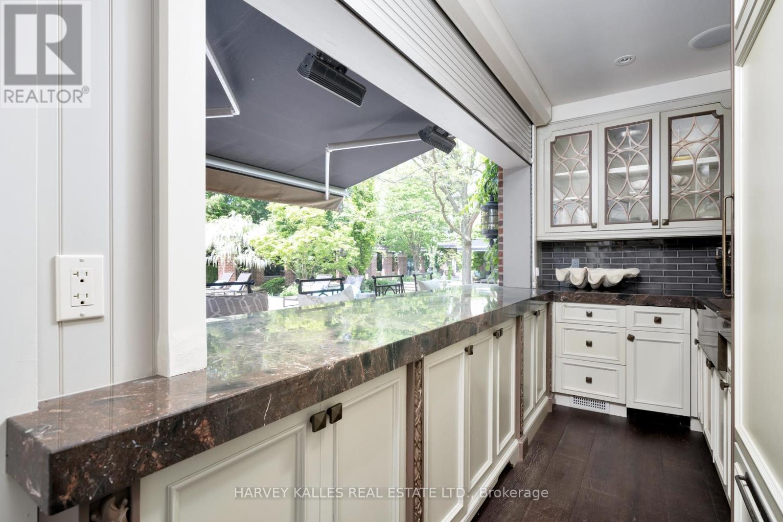 175 TEDDINGTON PARK AVENUE - 22