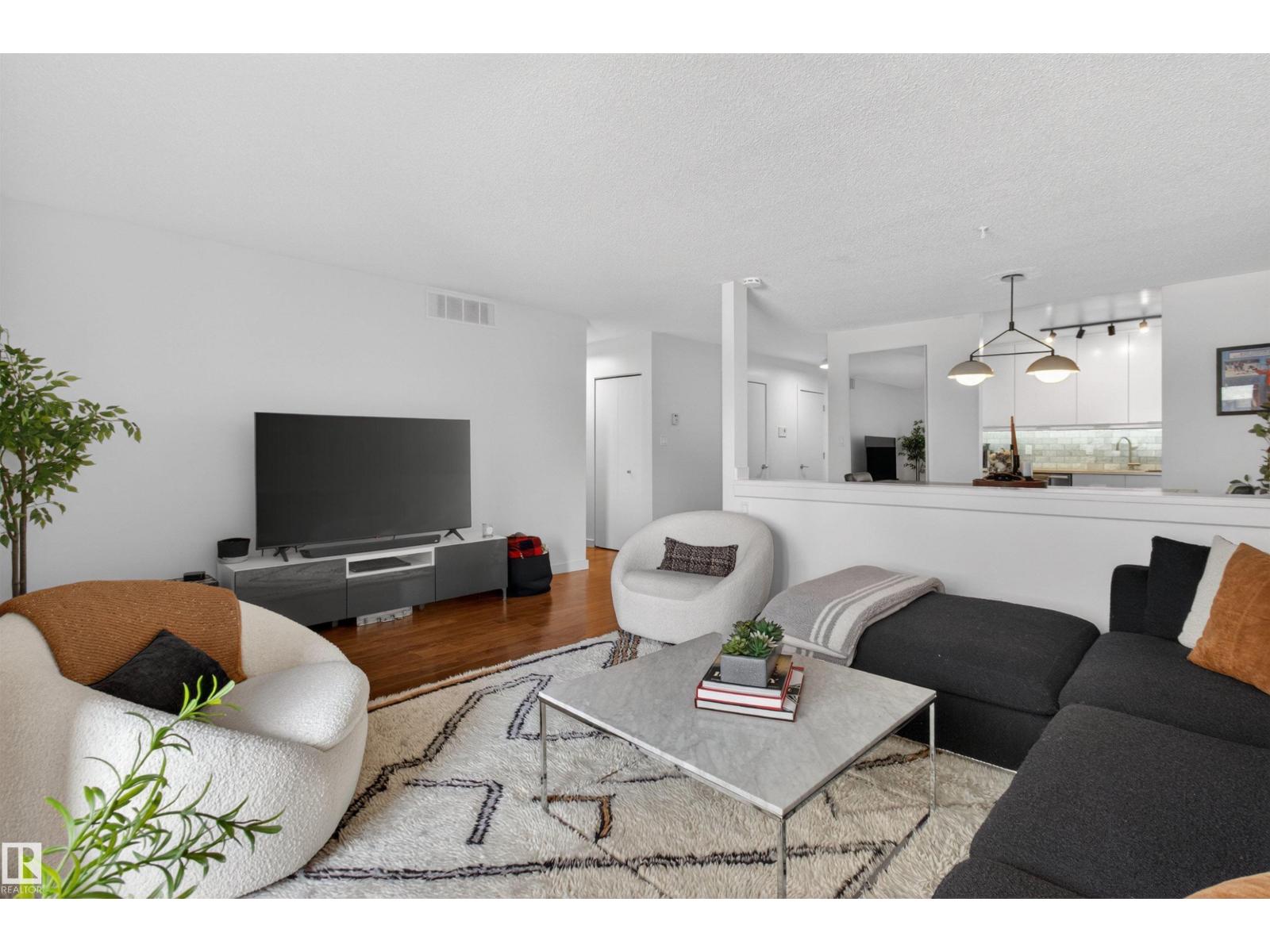 #305 10026 112 ST NW, Edmonton