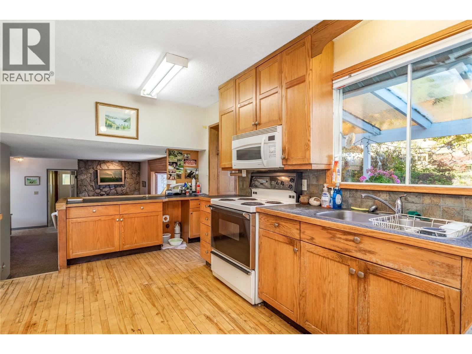 15370 Old Mission Road, Lake Country