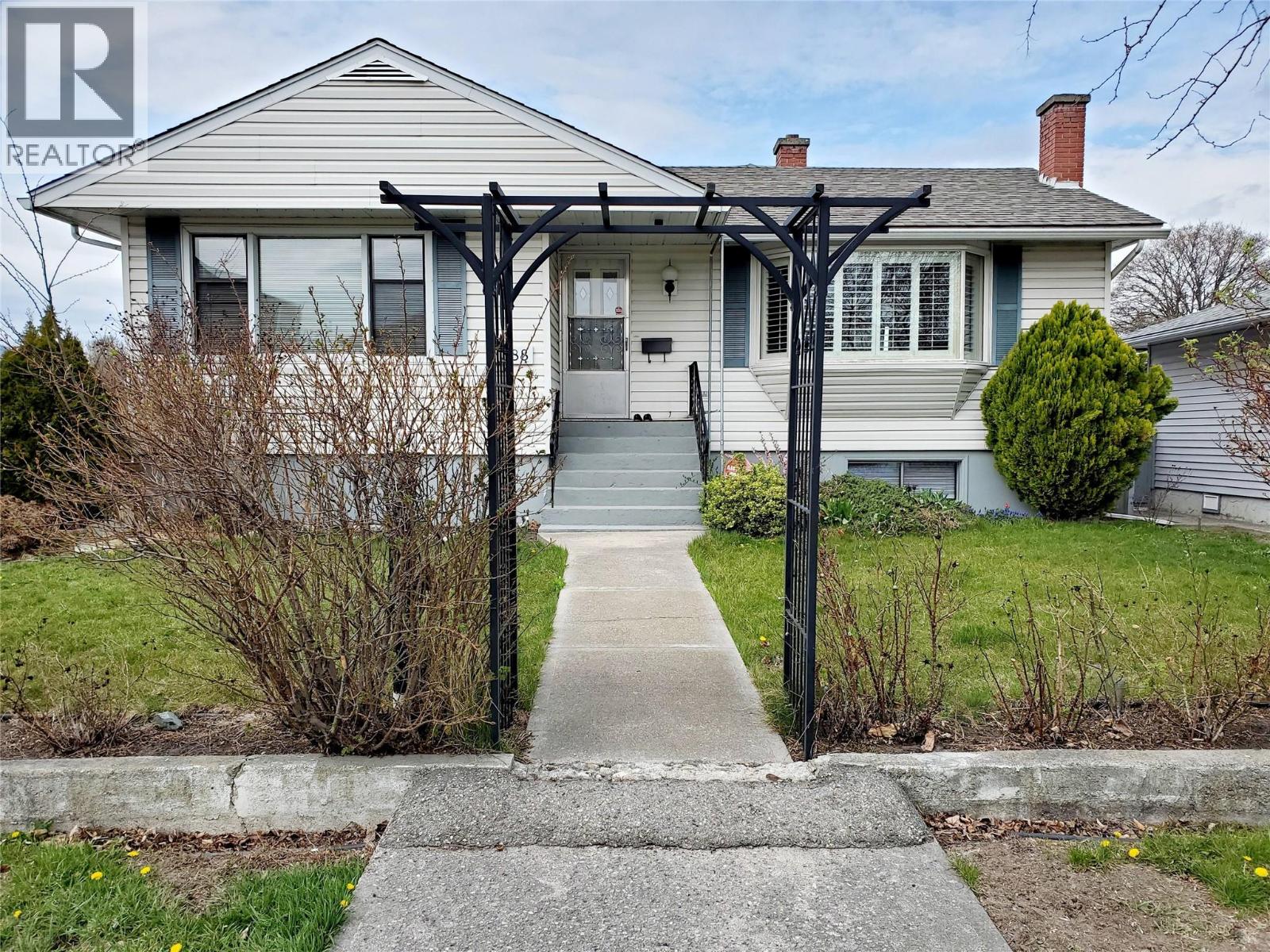  588/598 Royal Avenue, Kelowna