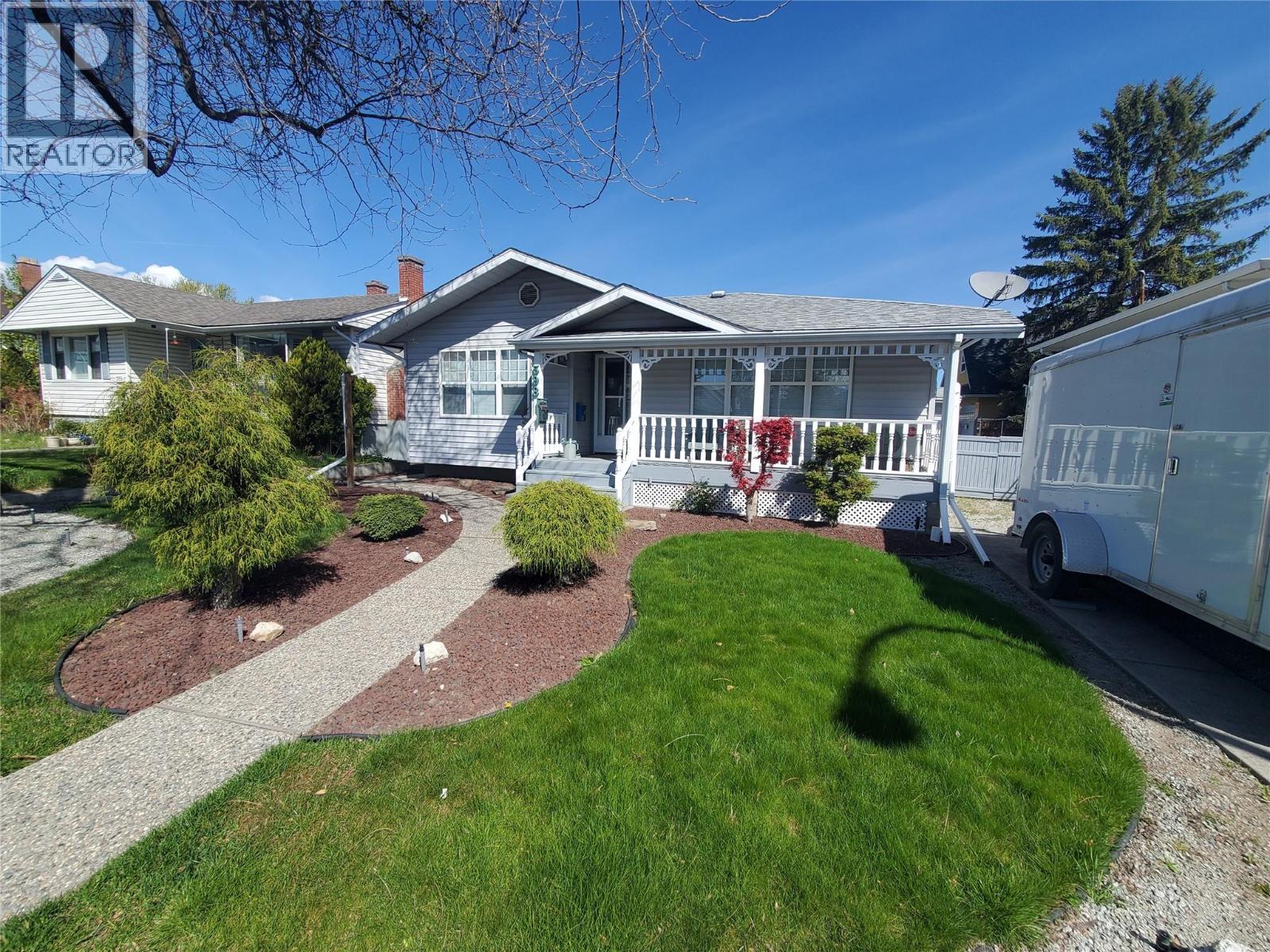  588/598 Royal Avenue, Kelowna