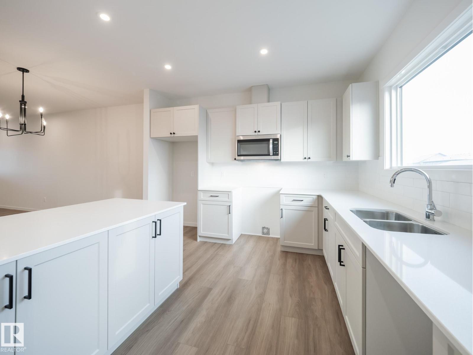 17631 70 ST NW - 17