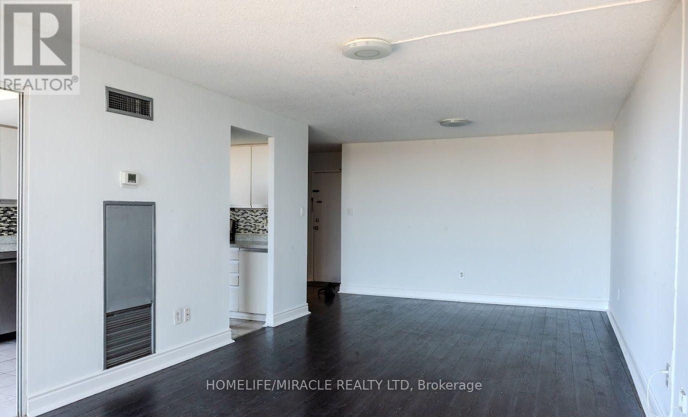 808 - 21 MARKBROOK LANE — photo 9