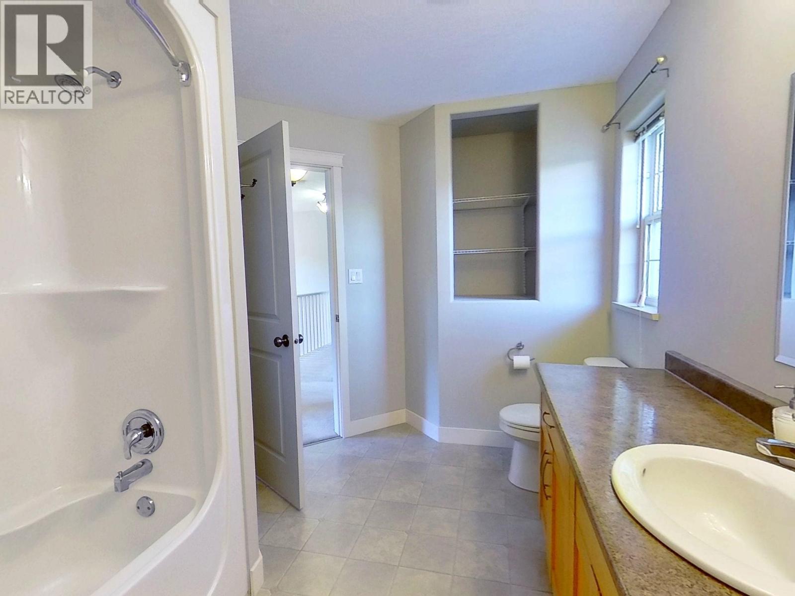 160 LOWE STREET - 17