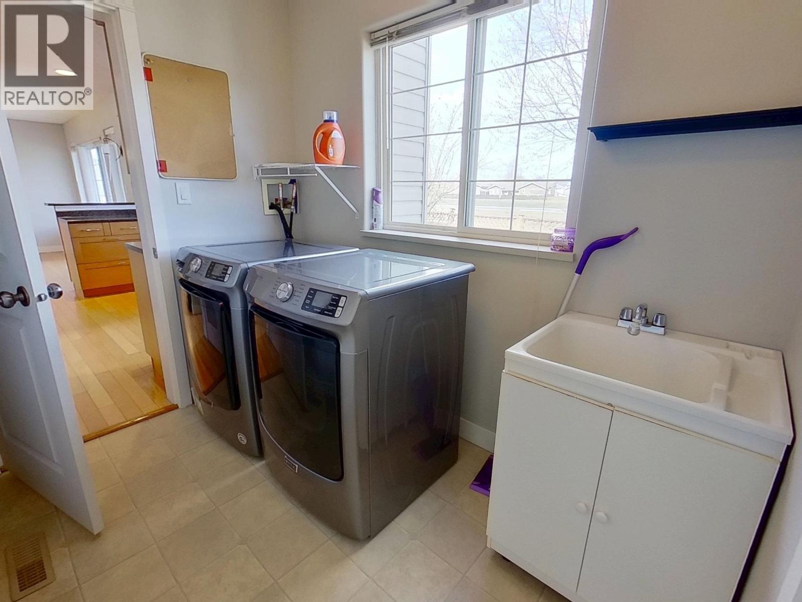 160 LOWE STREET - 12