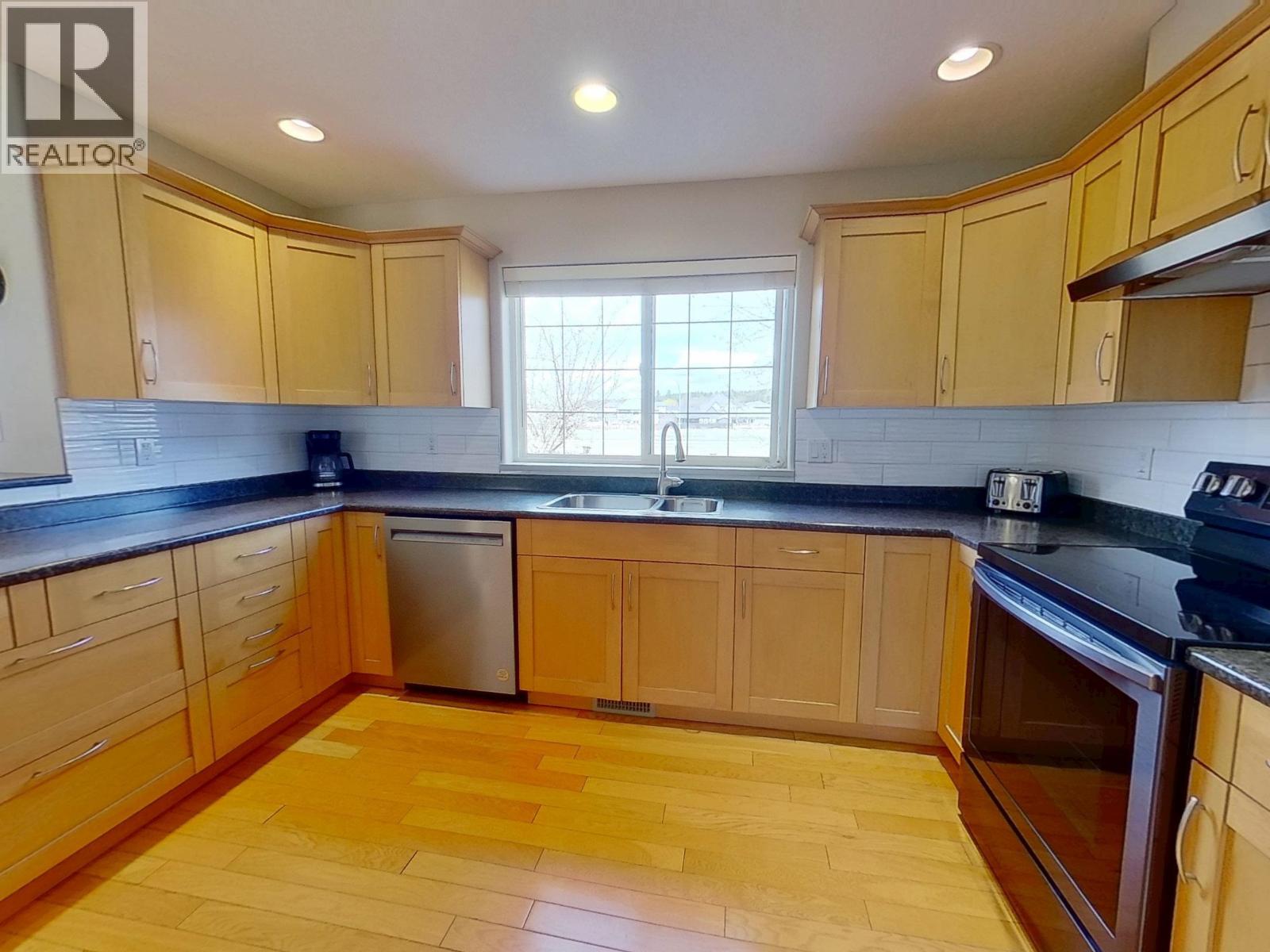 160 LOWE STREET - 10