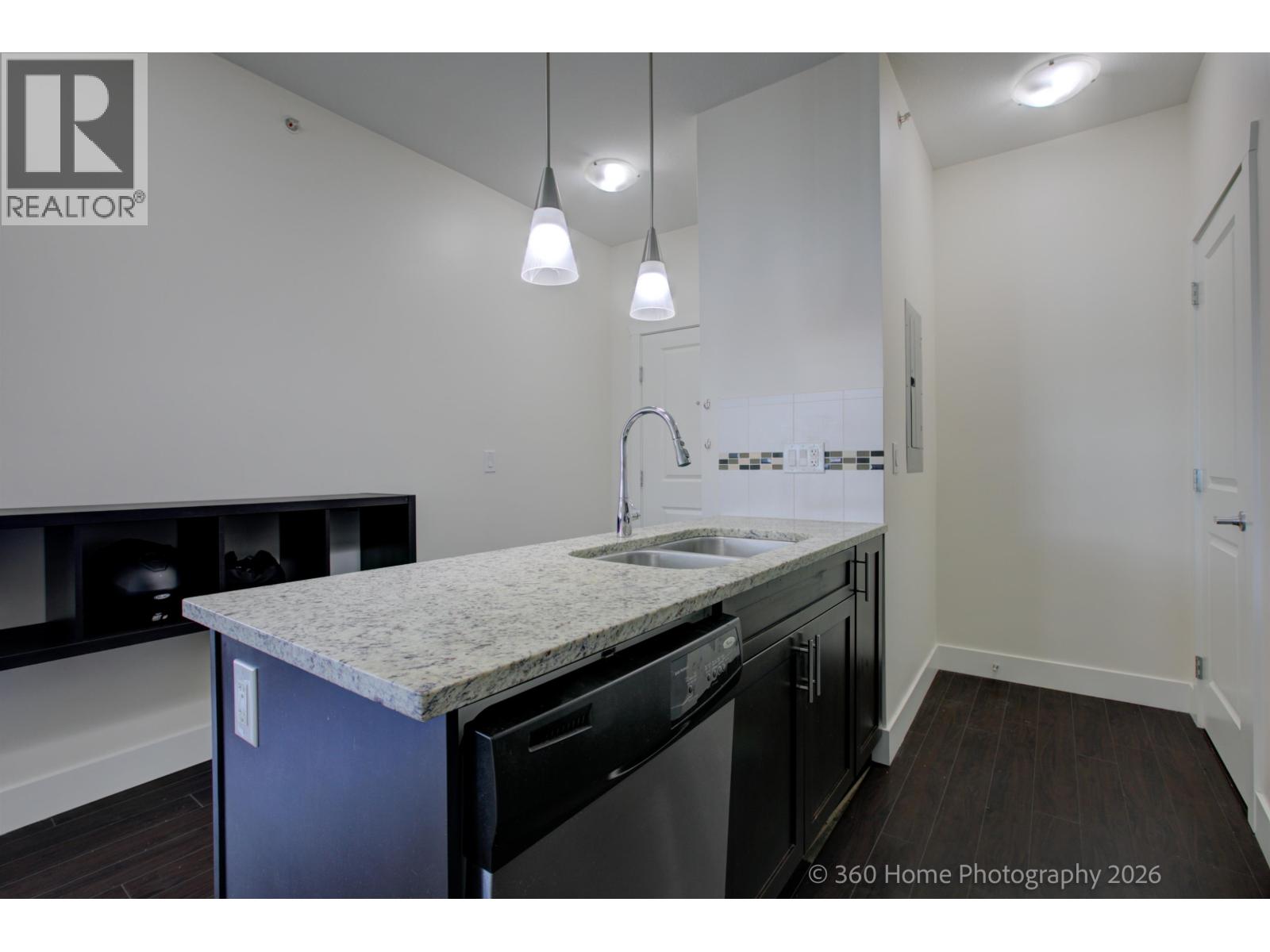 411 2330 SHAUGHNESSY STREET, Port Coquitlam