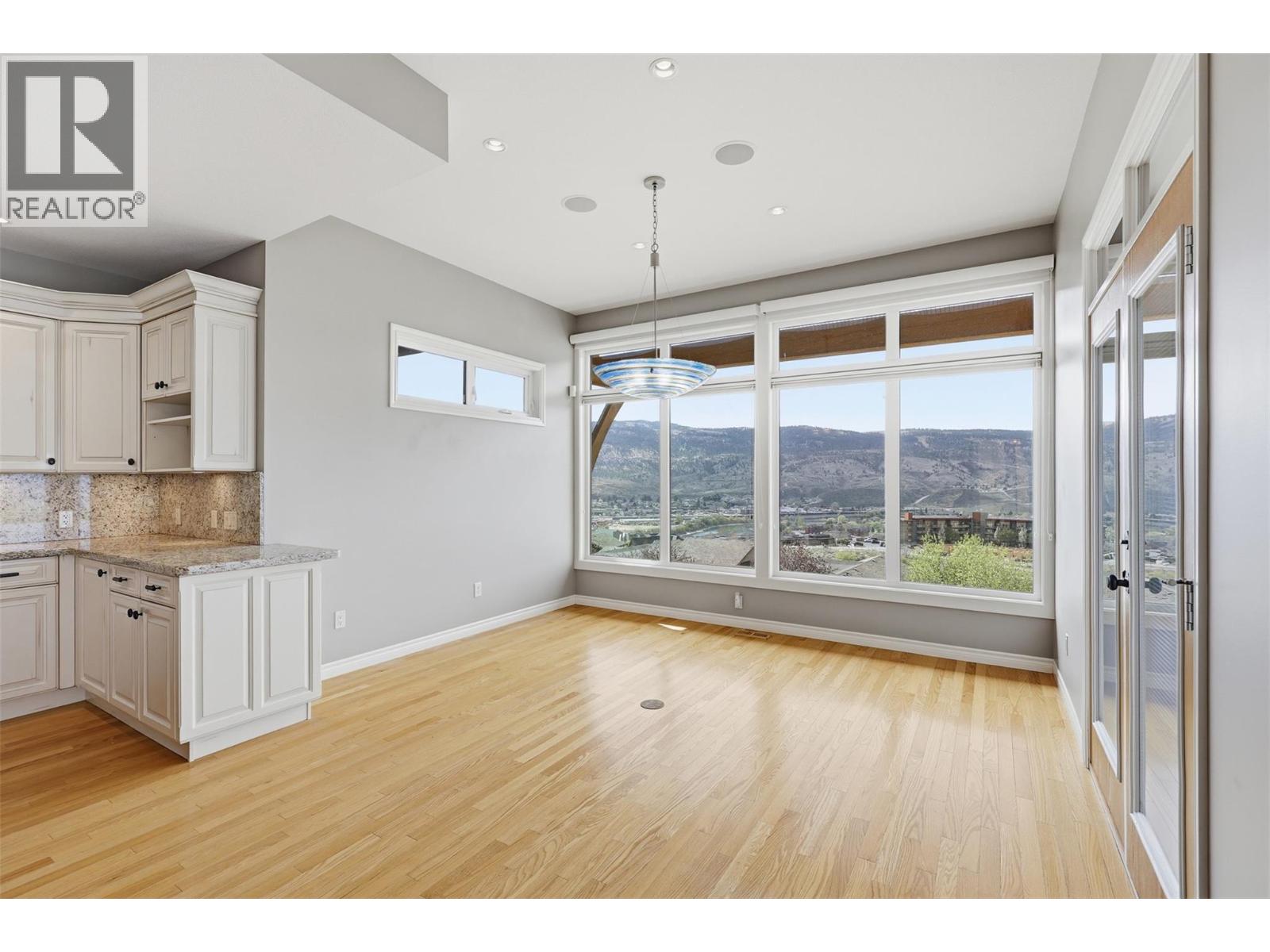 1589 GOLF RIDGE Drive - 18