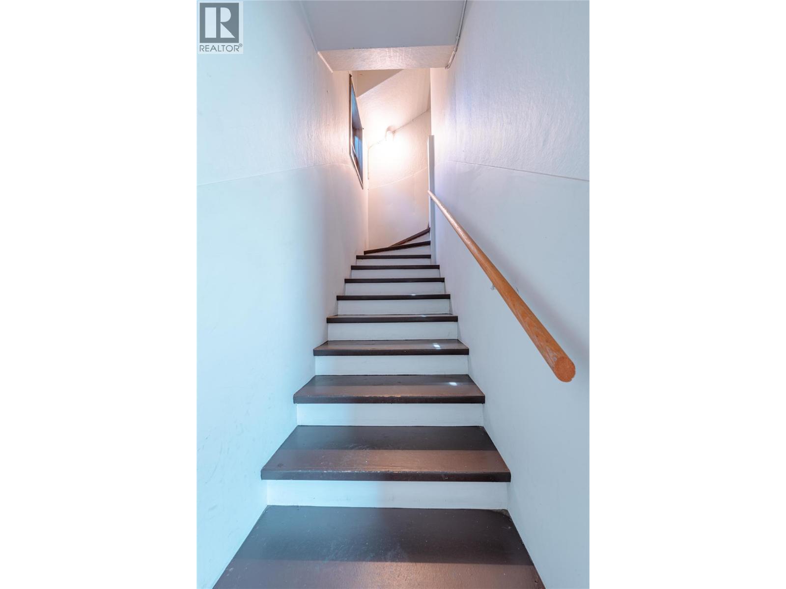 503 Third Street E - 19