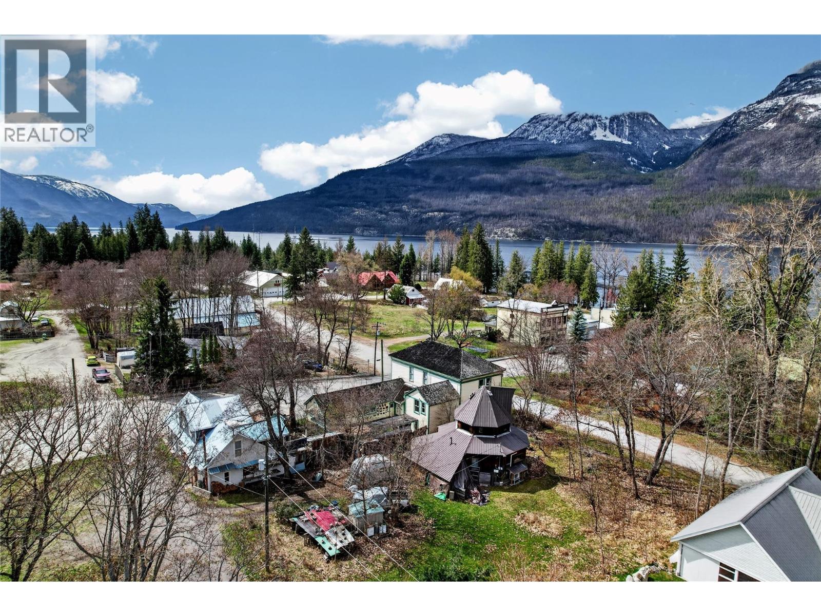 806 BELLEVUE Street - 1