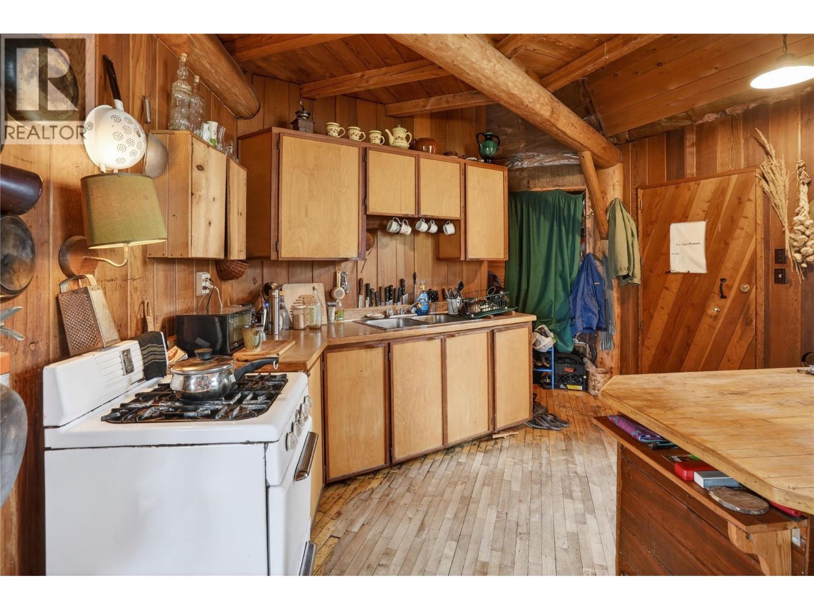 806 BELLEVUE Street - 10