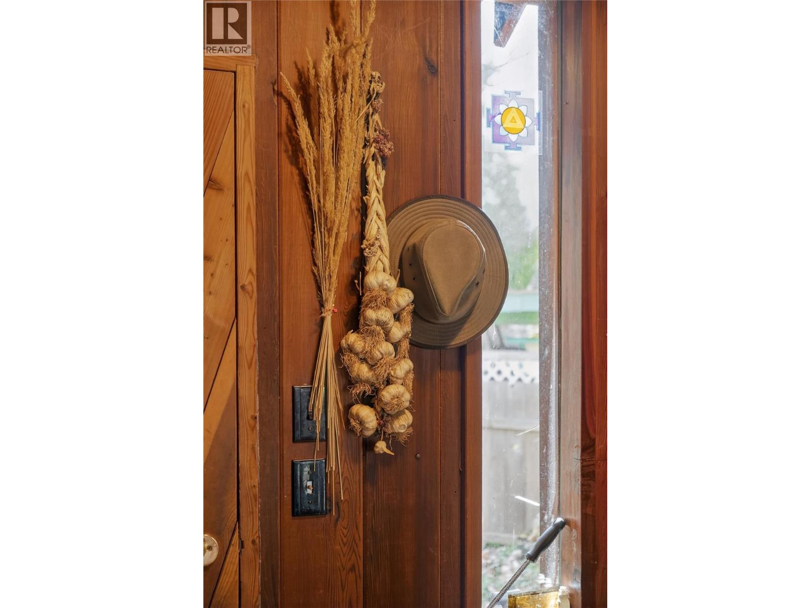 806 BELLEVUE Street - 11