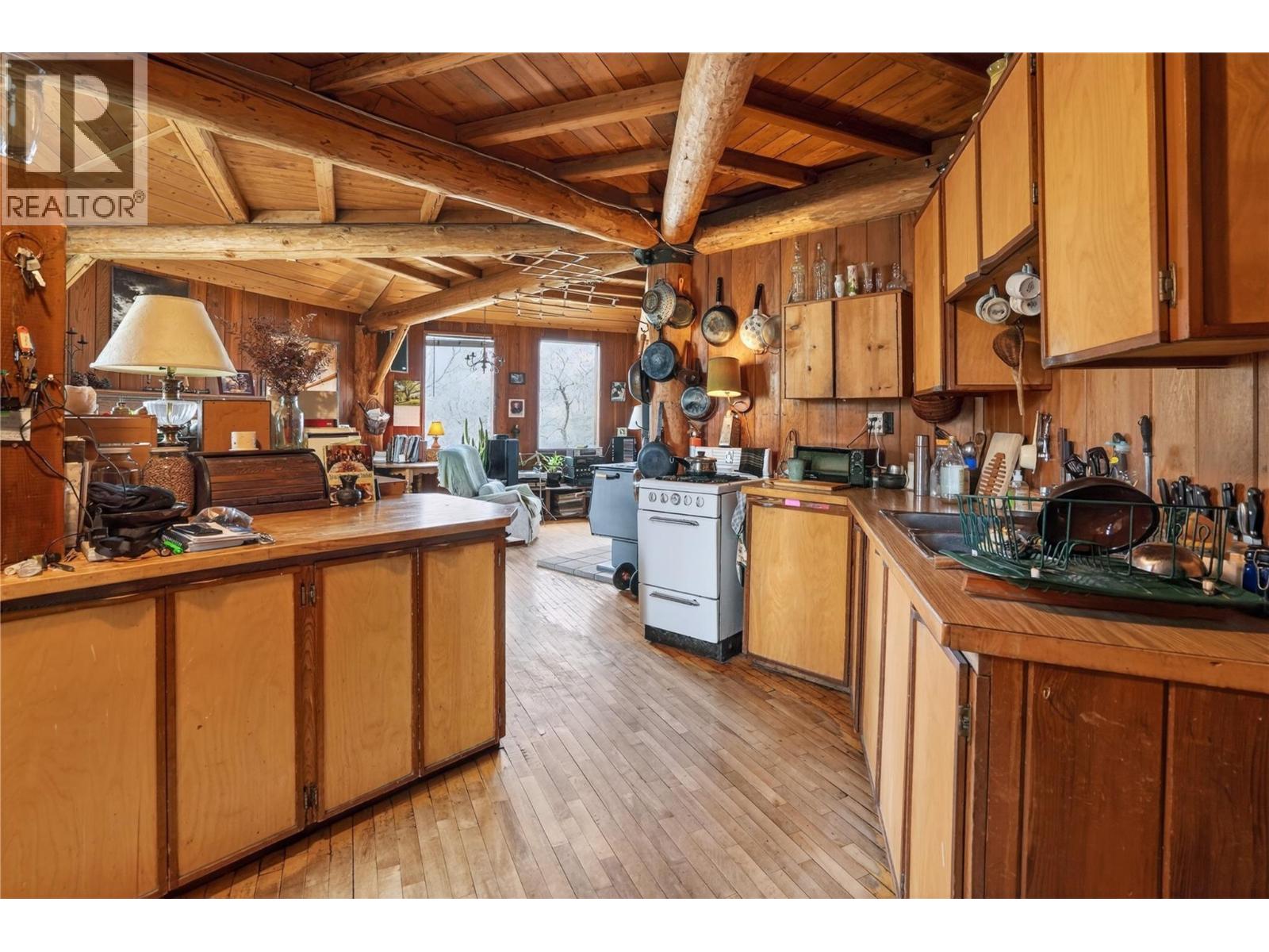 806 BELLEVUE Street - 12