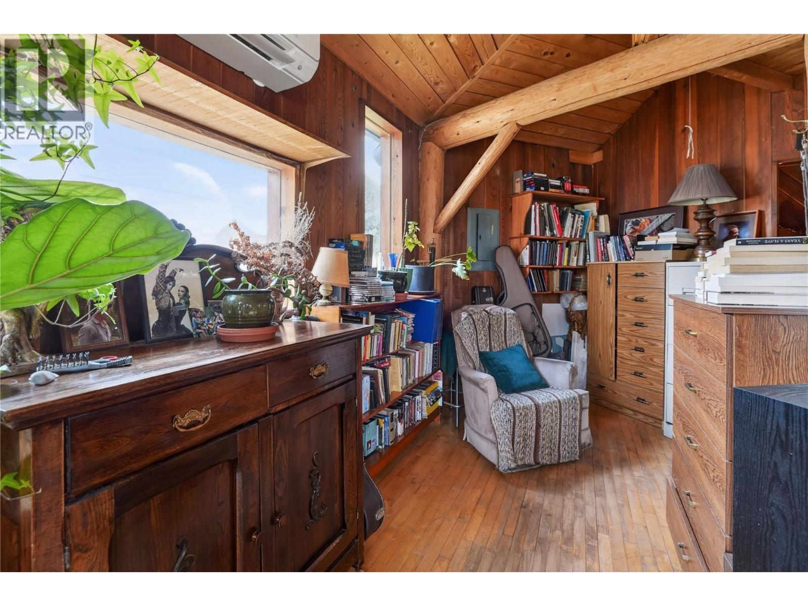 806 BELLEVUE Street - 16