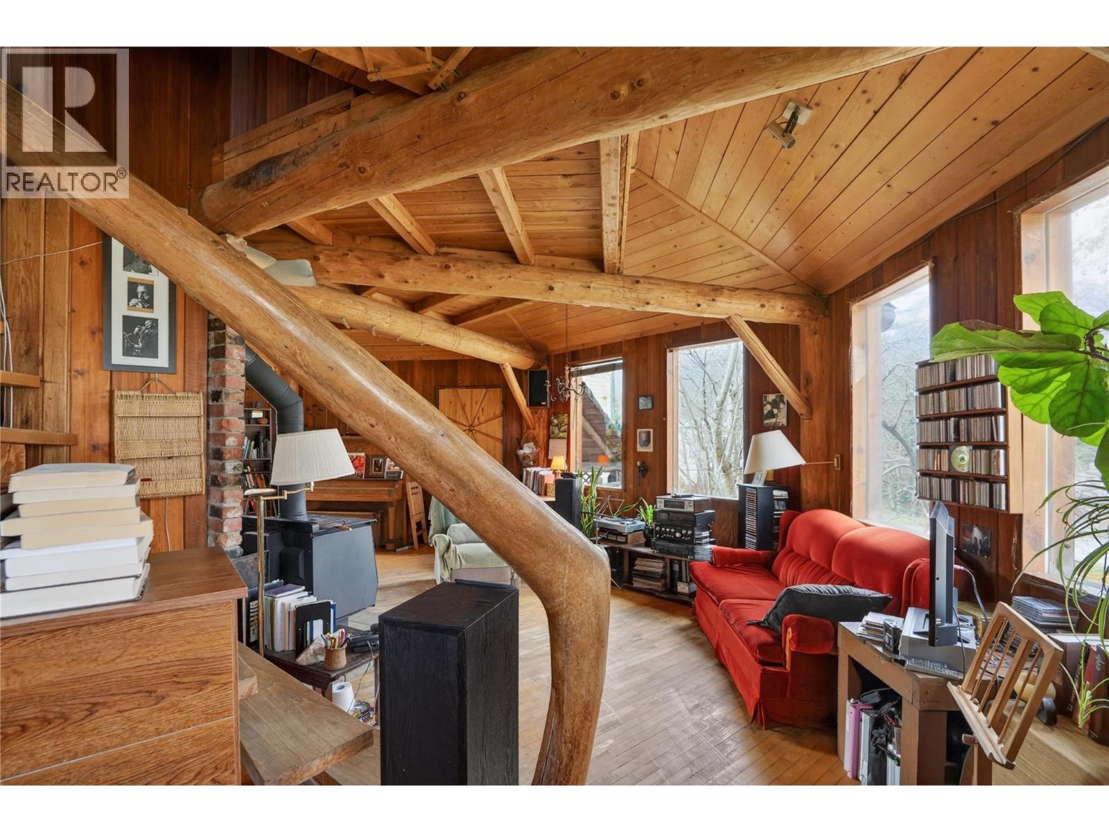 806 BELLEVUE Street - 19