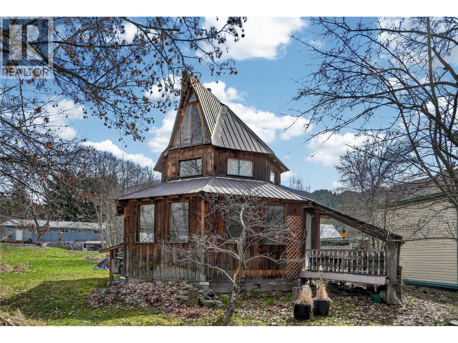 806 BELLEVUE Street - Image 2