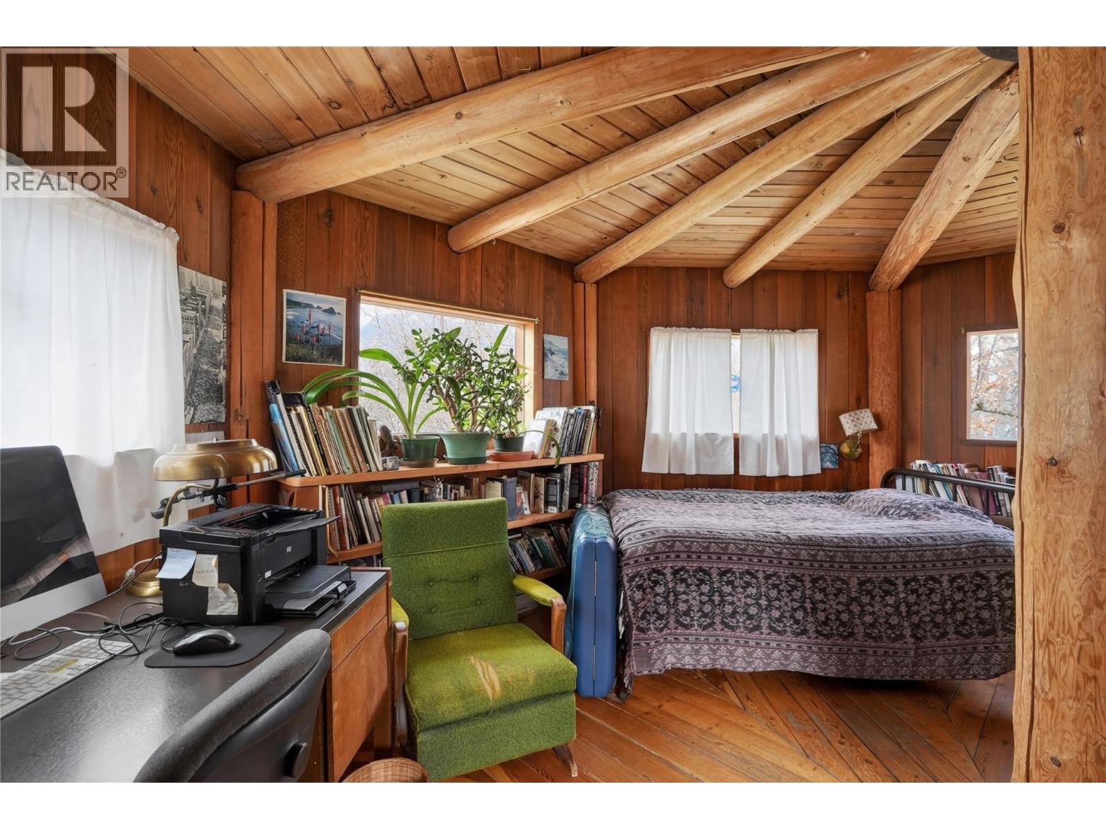 806 BELLEVUE Street - 24