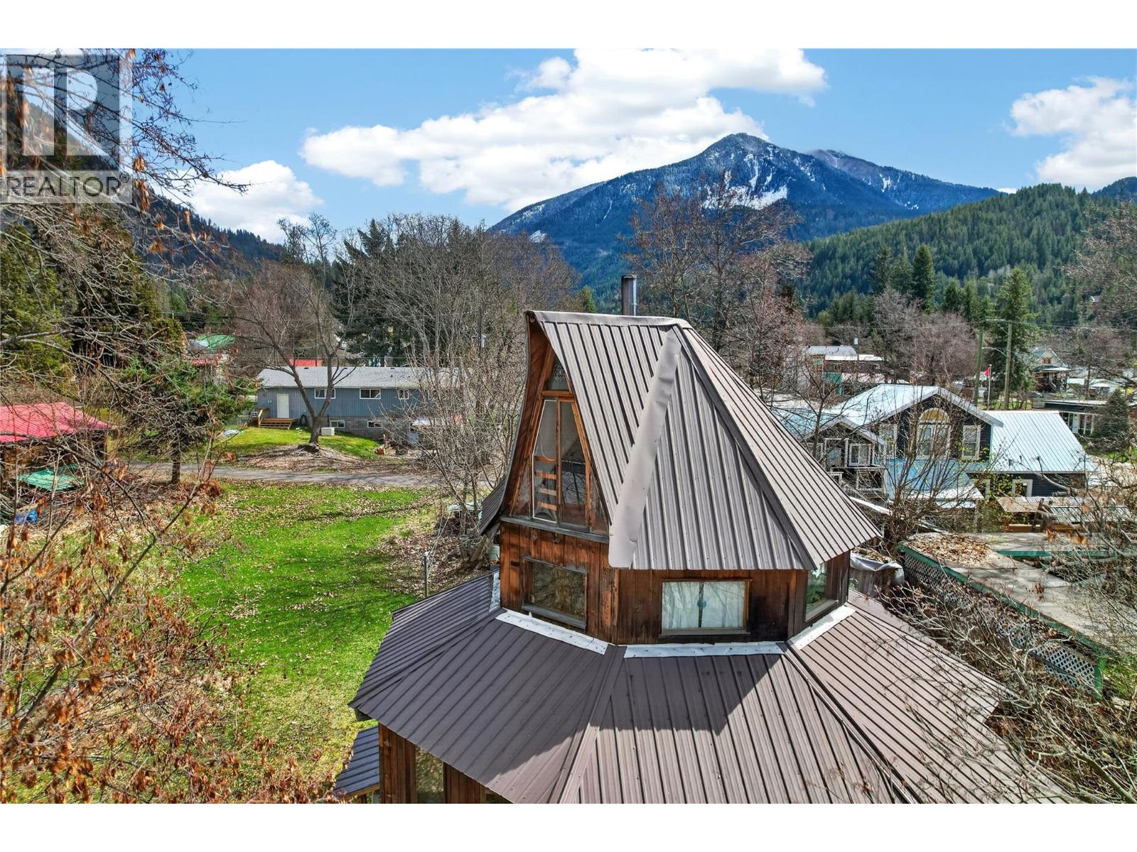 806 BELLEVUE Street - 3