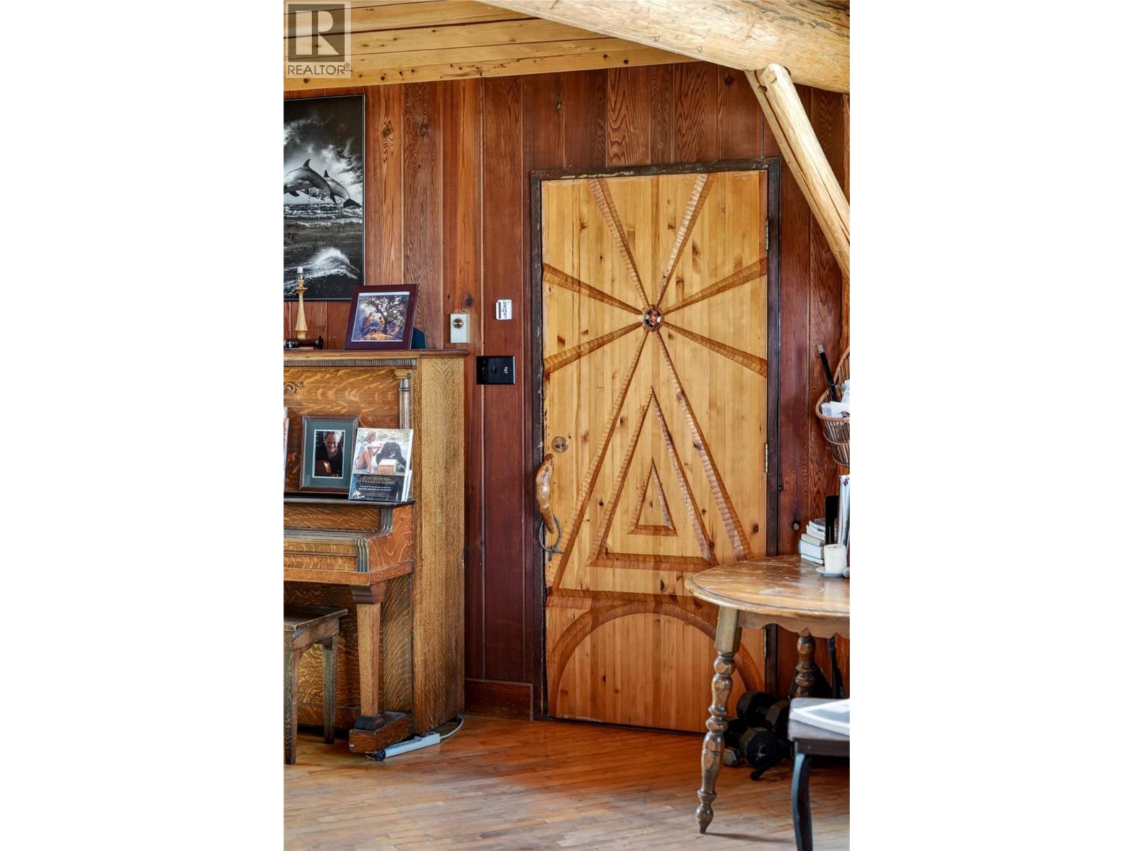 806 BELLEVUE Street - 4