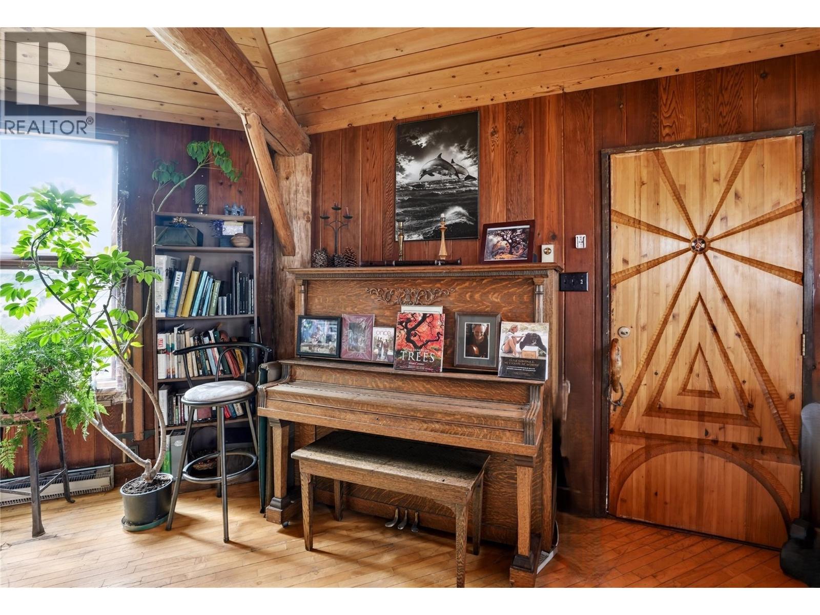 806 BELLEVUE Street - 5