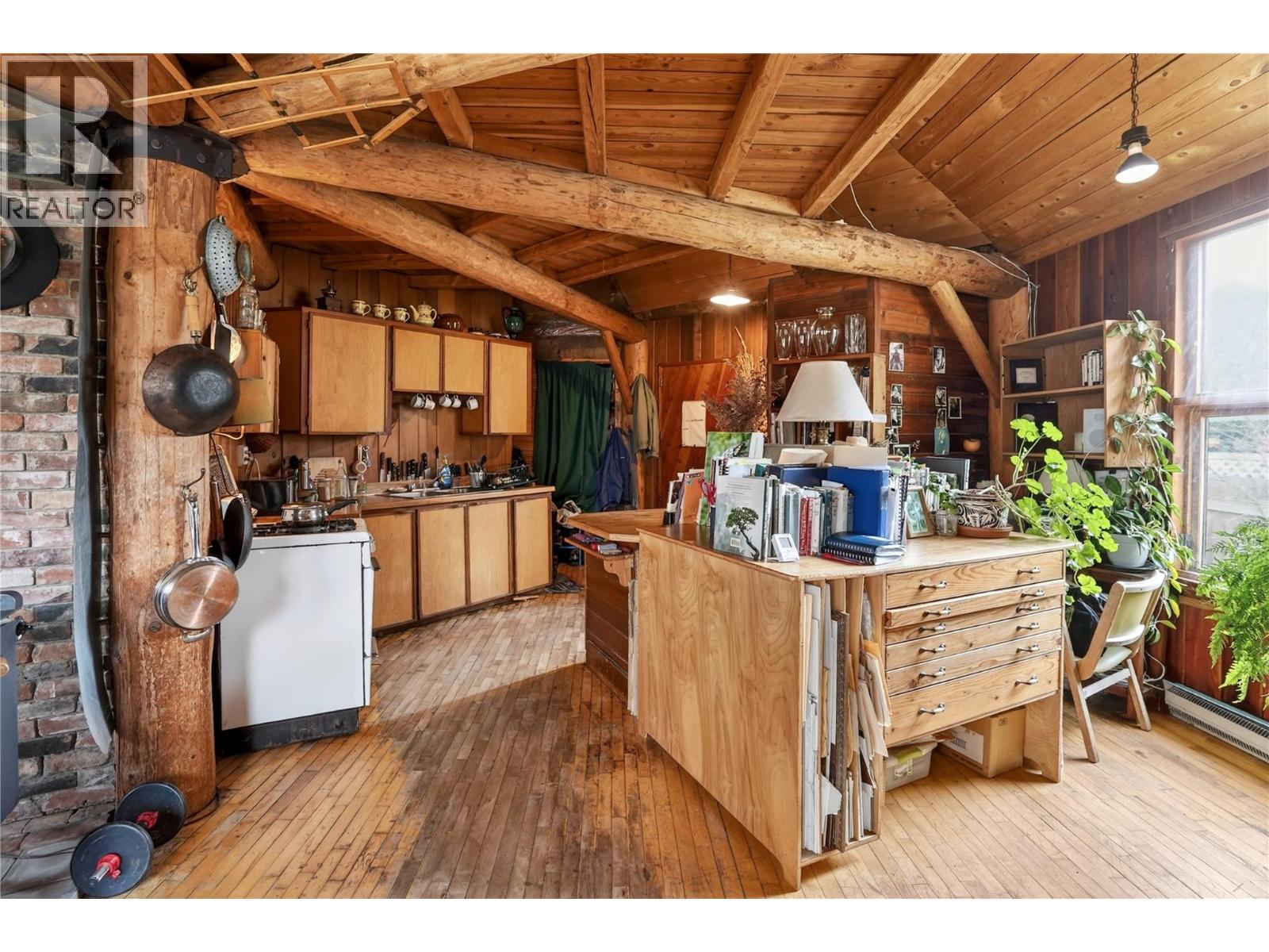 806 BELLEVUE Street - 7