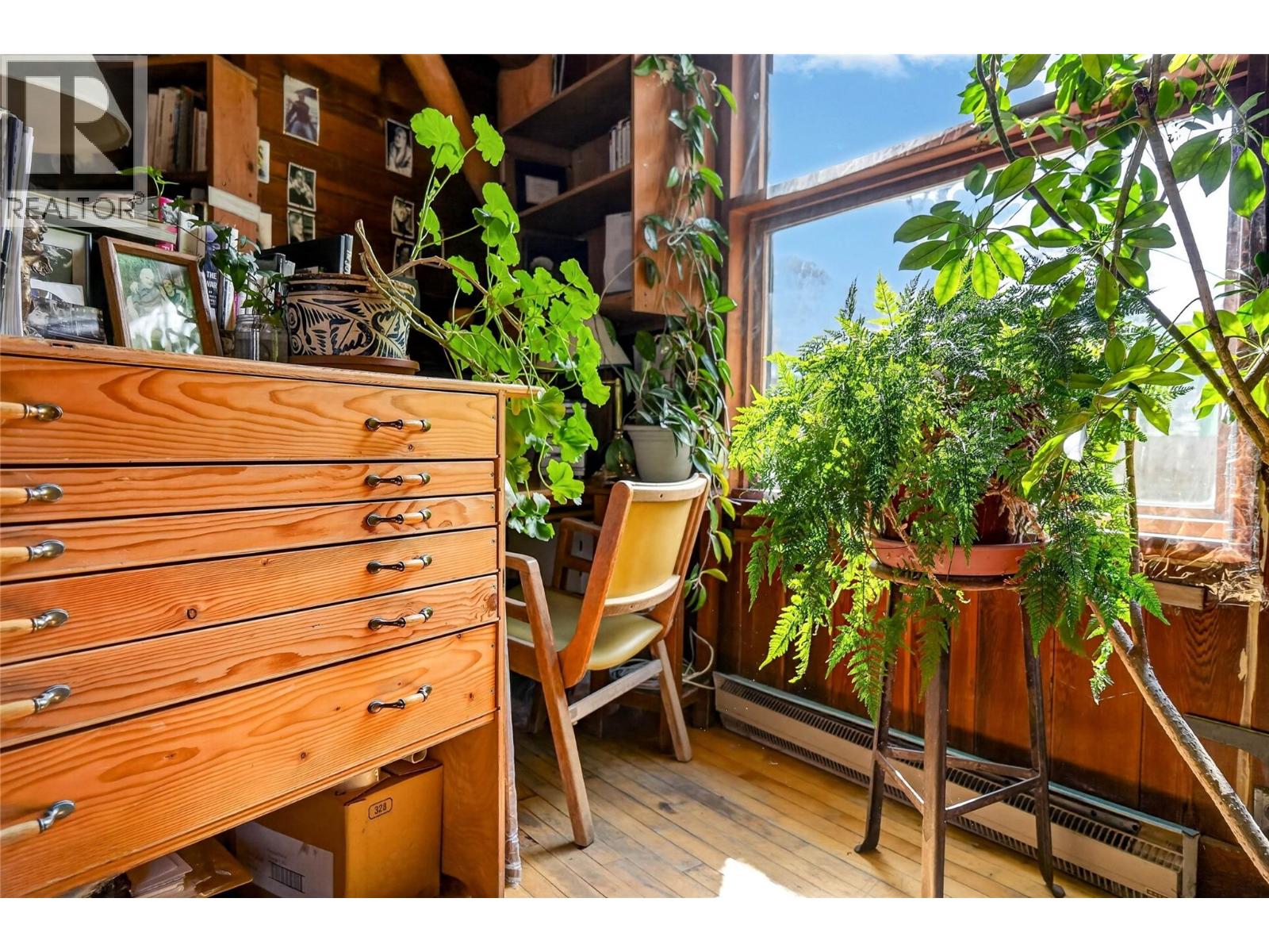 806 BELLEVUE Street - 8