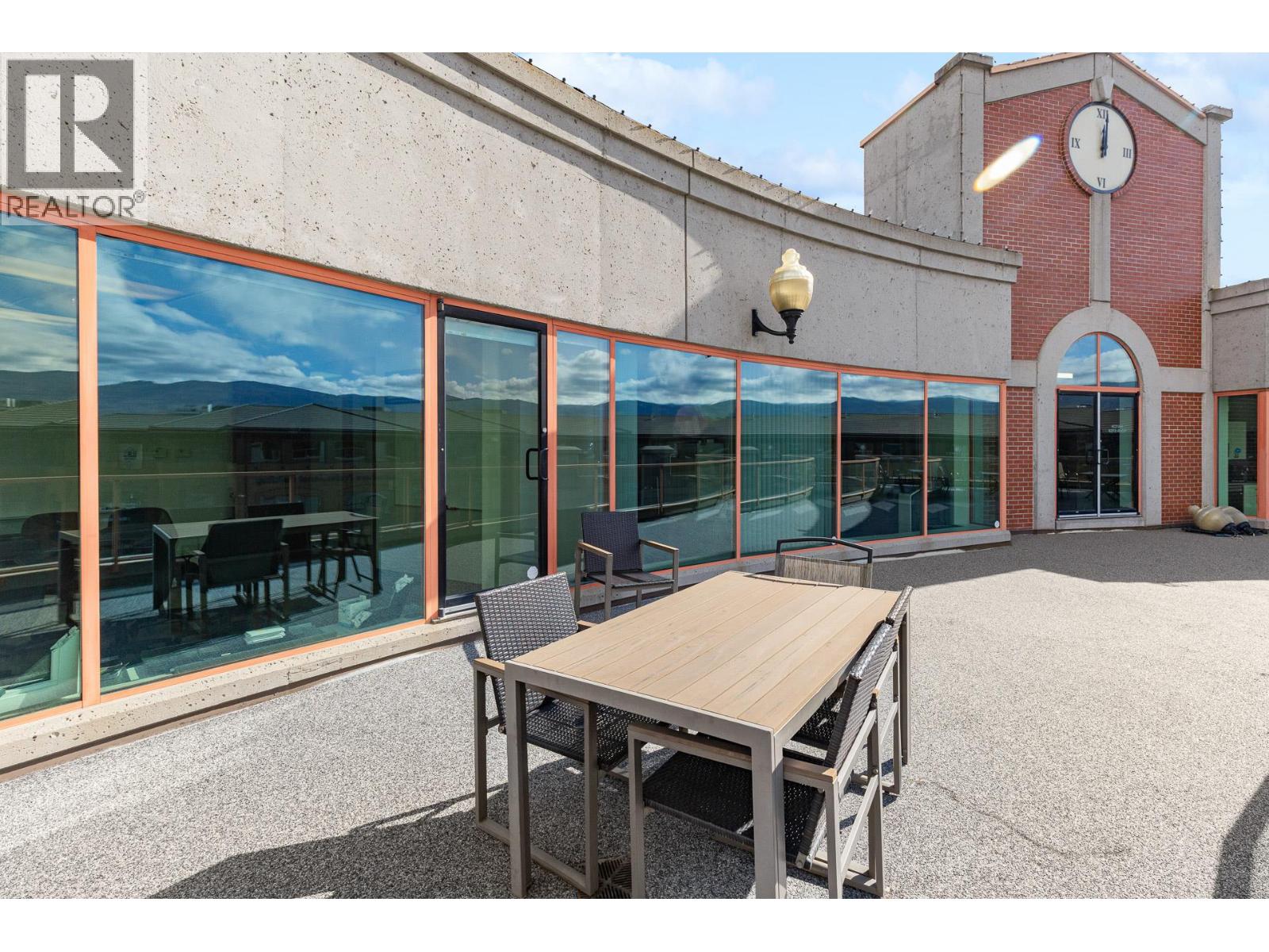 302 3275 Lakeshore Road, Kelowna