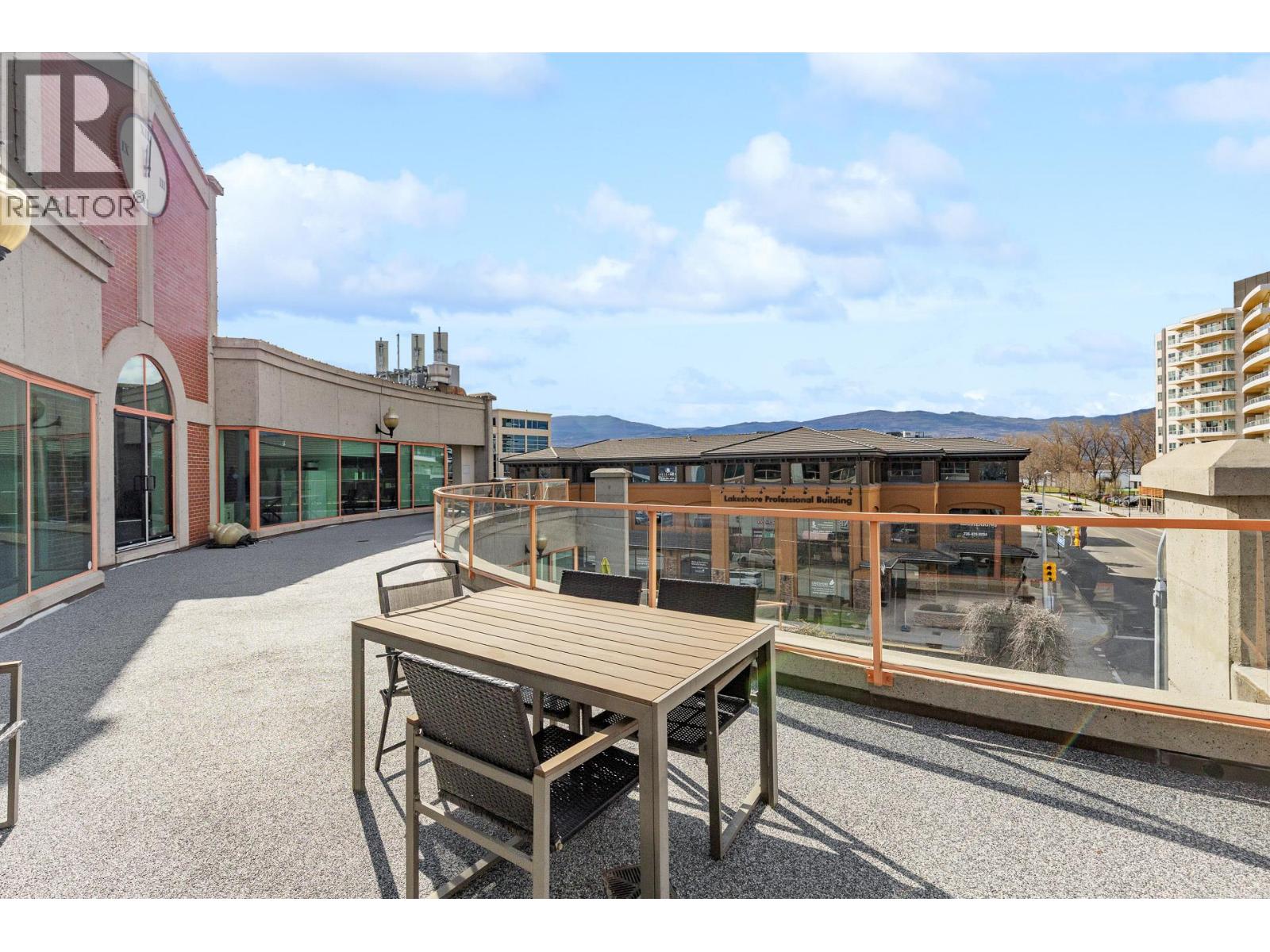 302 3275 Lakeshore Road, Kelowna