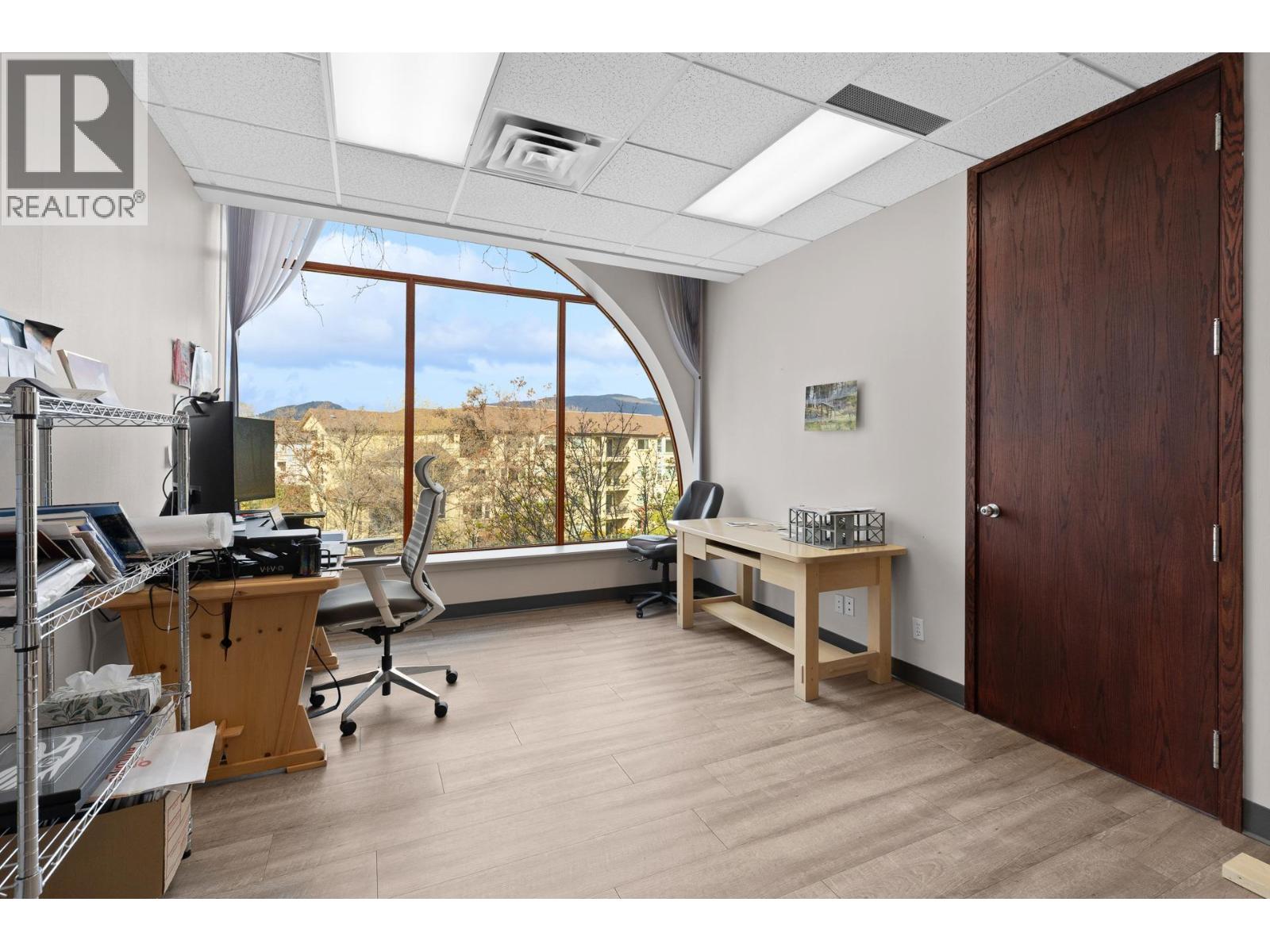 302 3275 Lakeshore Road, Kelowna