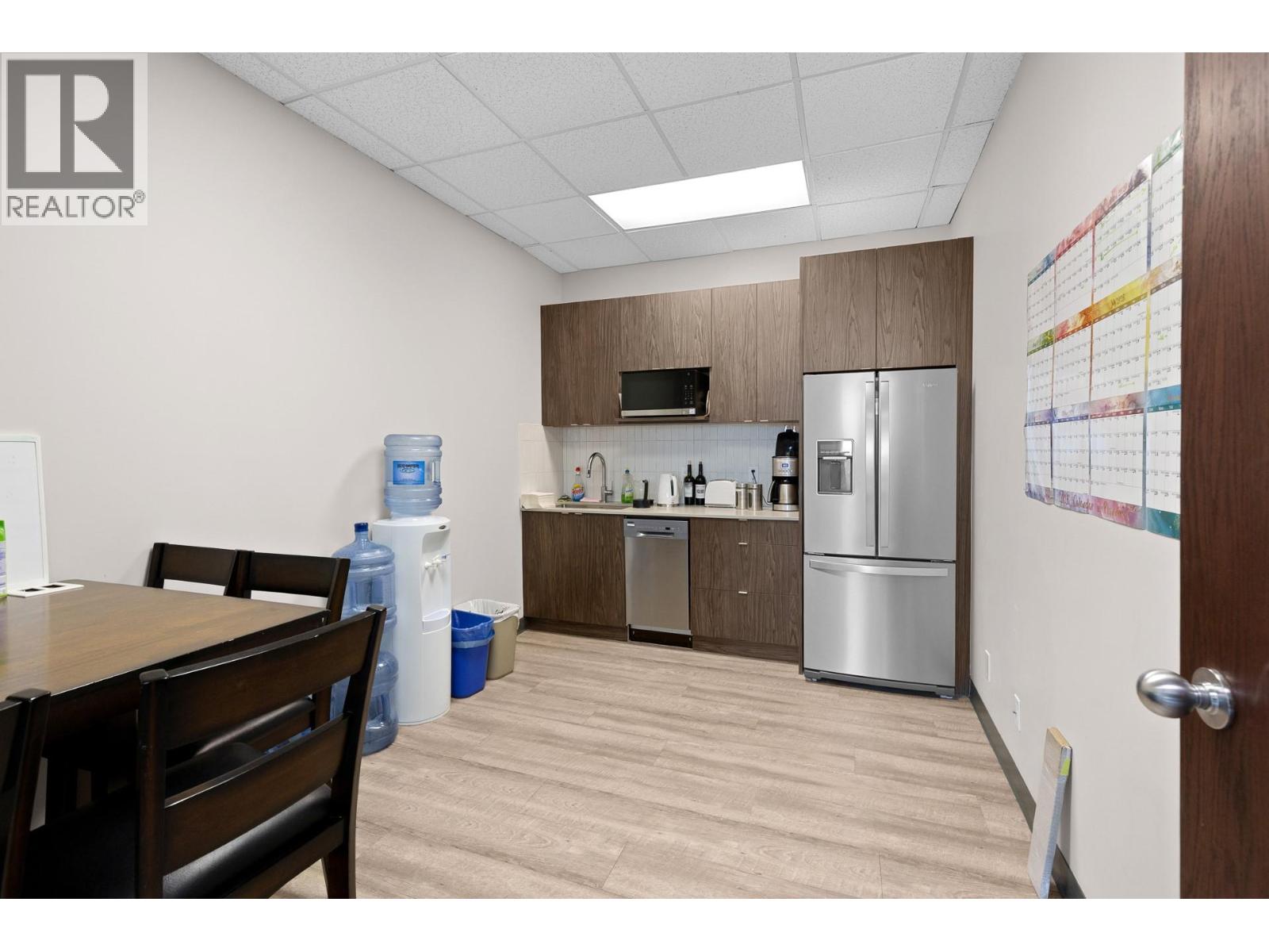 302 3275 Lakeshore Road, Kelowna