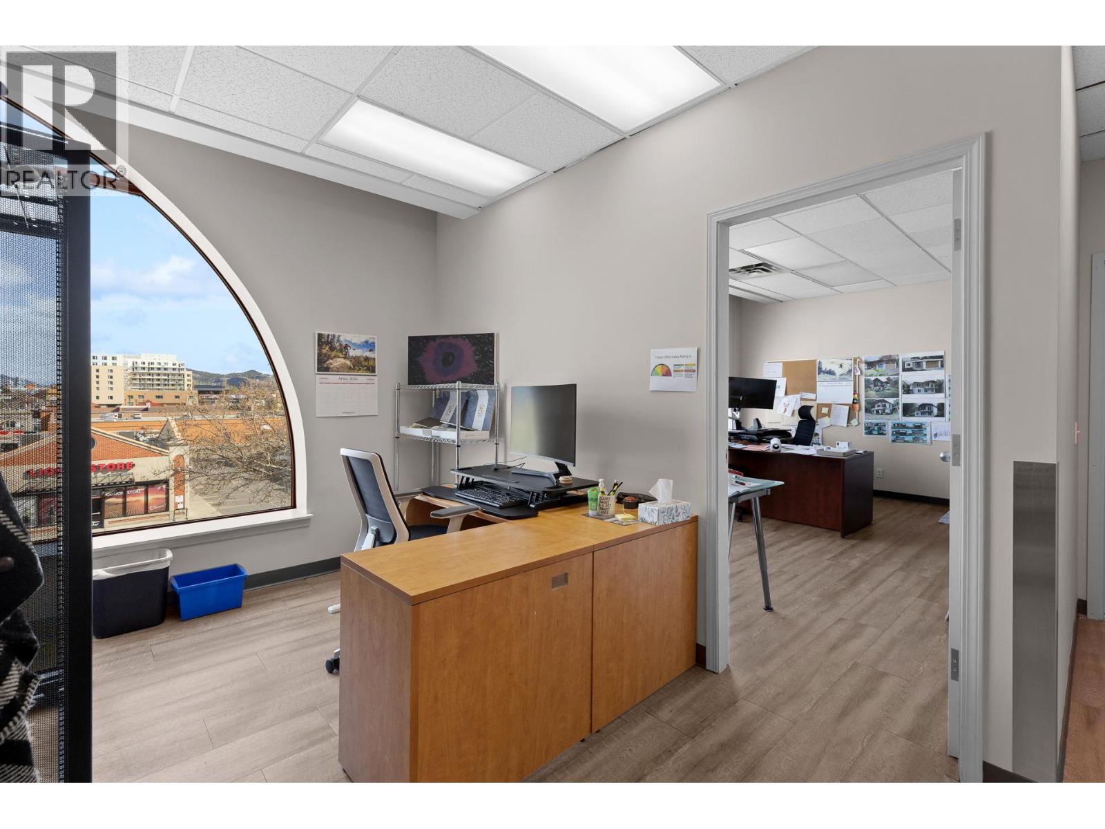 302 3275 Lakeshore Road, Kelowna