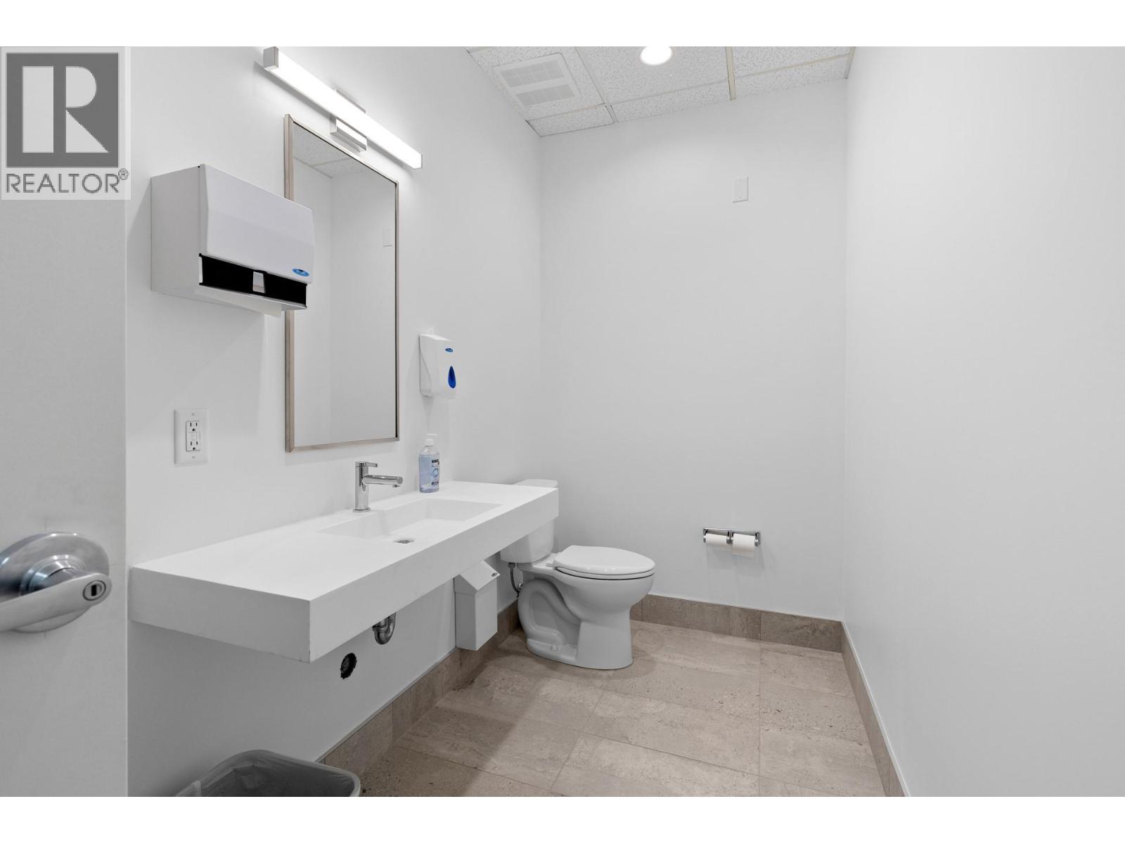 302 3275 Lakeshore Road, Kelowna