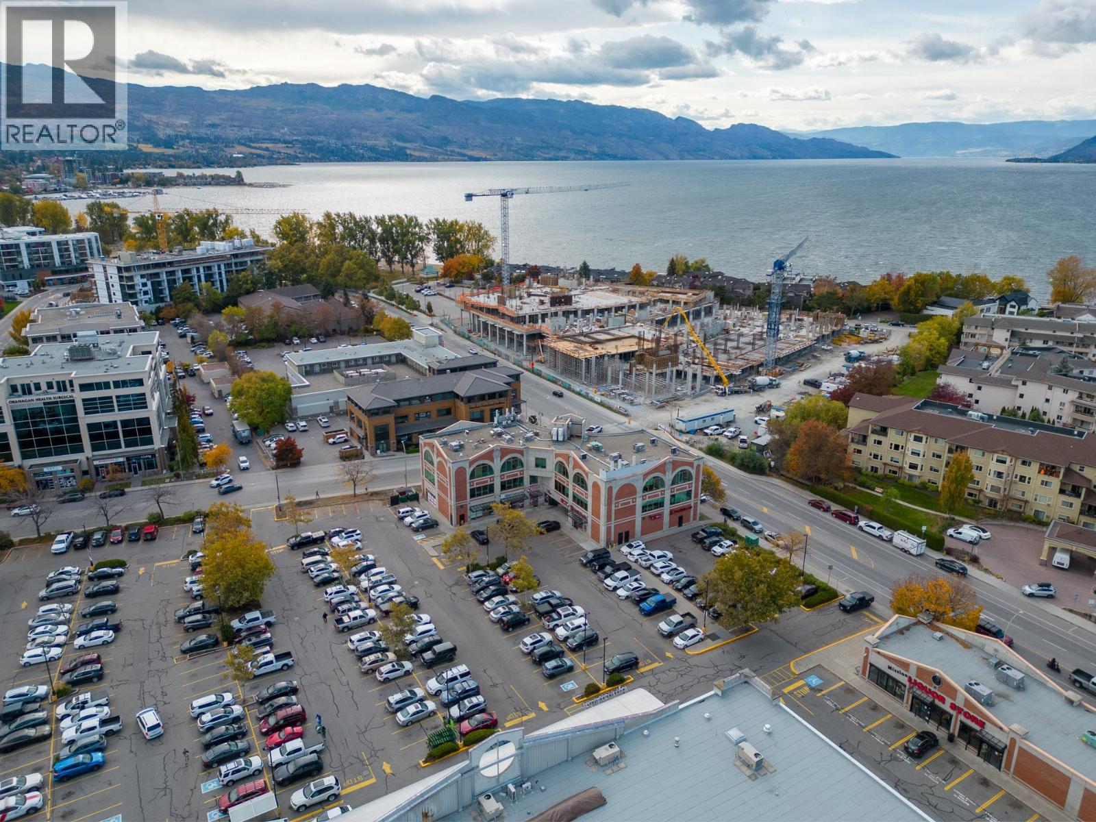 302 3275 Lakeshore Road, Kelowna