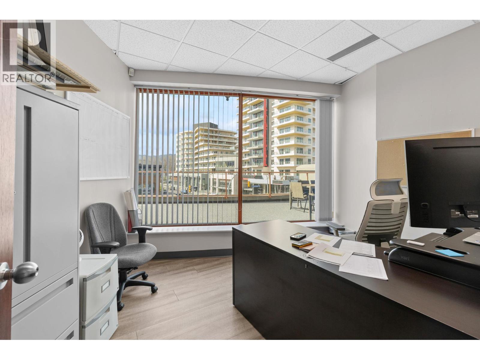 302 3275 Lakeshore Road, Kelowna