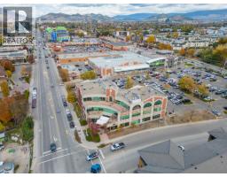 302 3275 Lakeshore Road, Kelowna