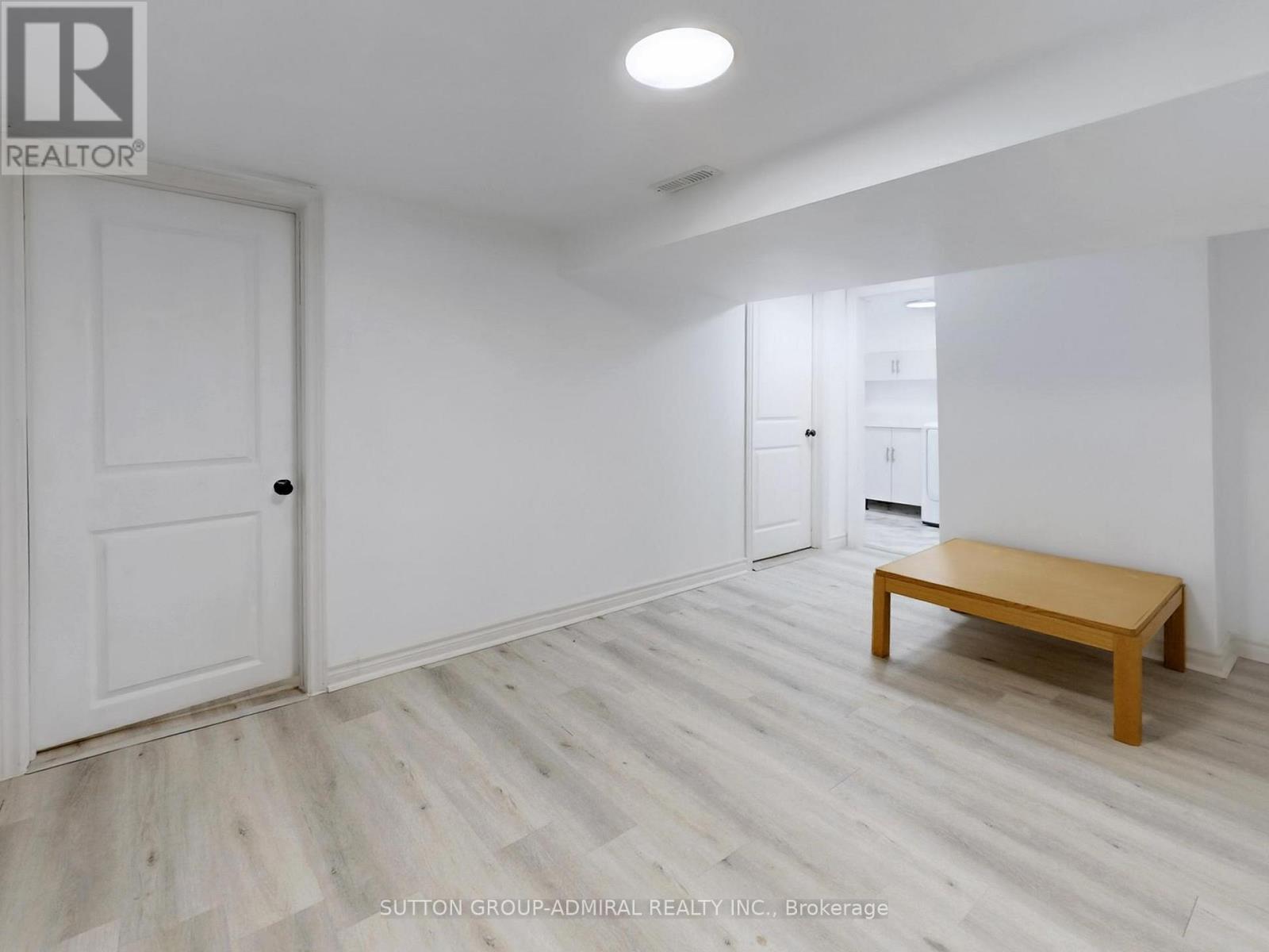 128 SUTHERLAND AVENUE - 25
