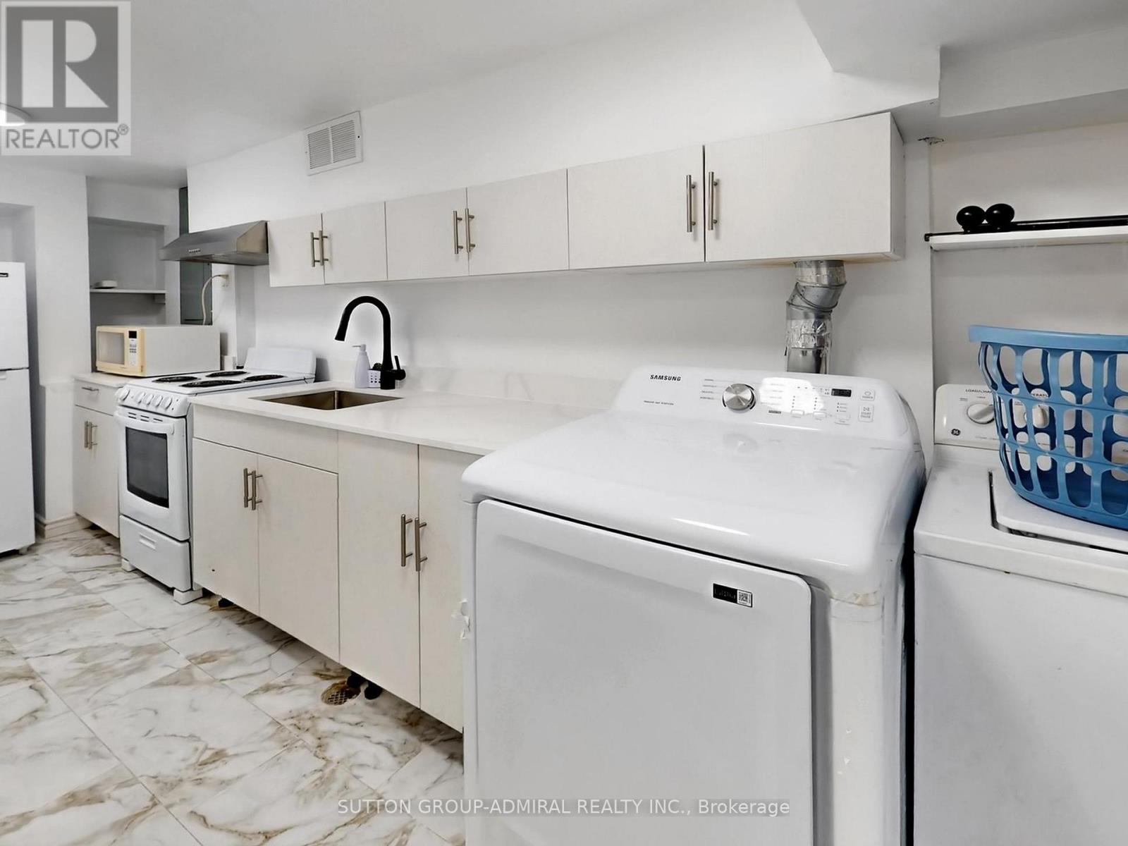 128 SUTHERLAND AVENUE - 26