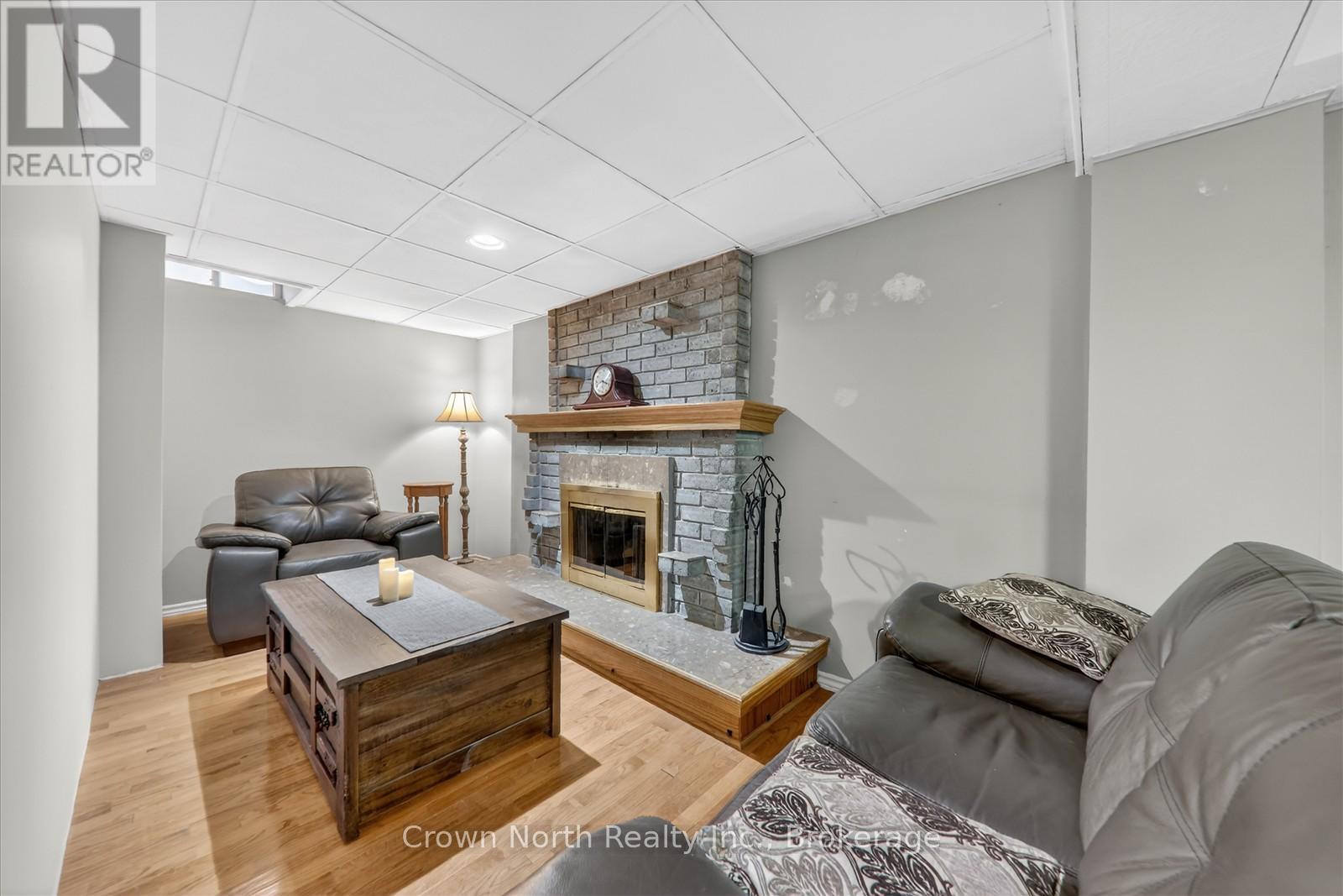 17 PLUMROSE BOULEVARD - 34